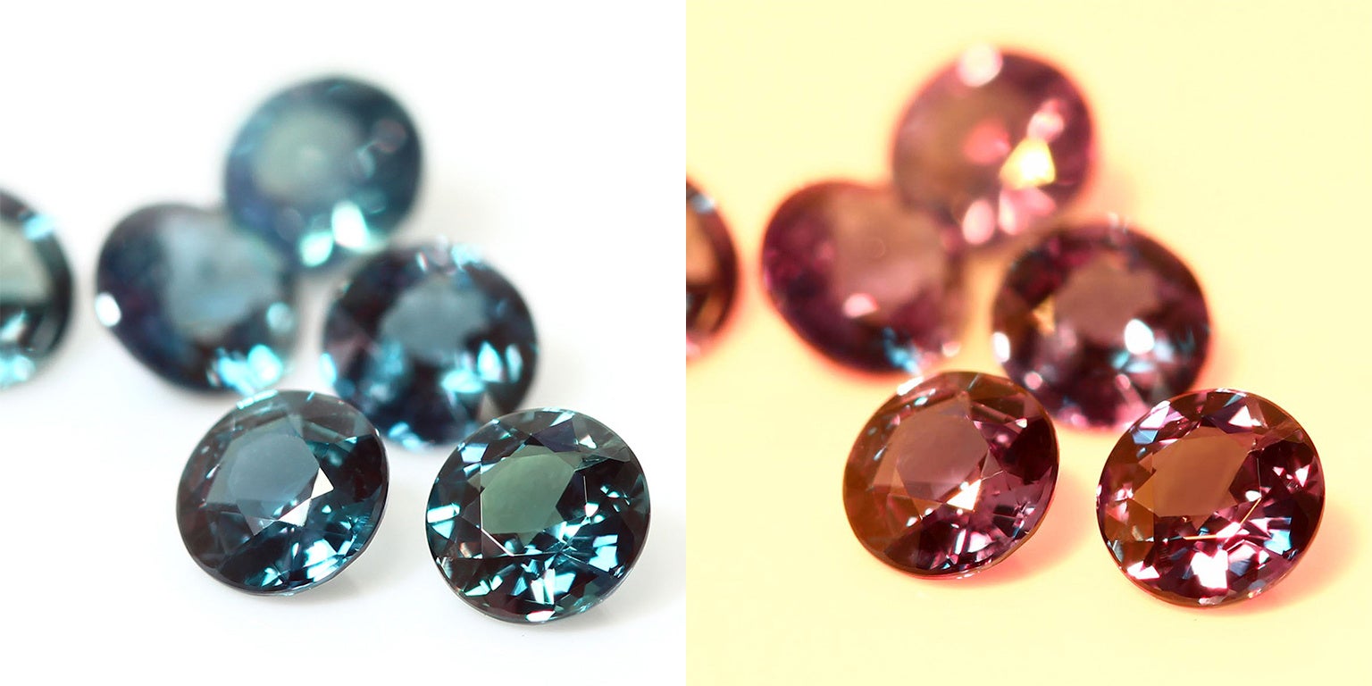 劇的なカラーチェンジを見せる、アレキサンドライト。陽の光の下で放つブルーグリーンと、白熱灯の下で放つバーガンディーカラー。