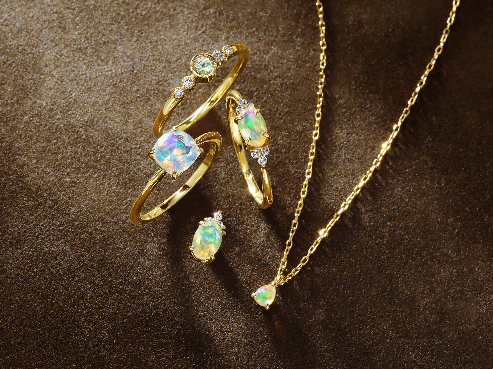 写真左上から、フランシーネ、セラム、フラヴィ（ピアス／リング）、ポアール