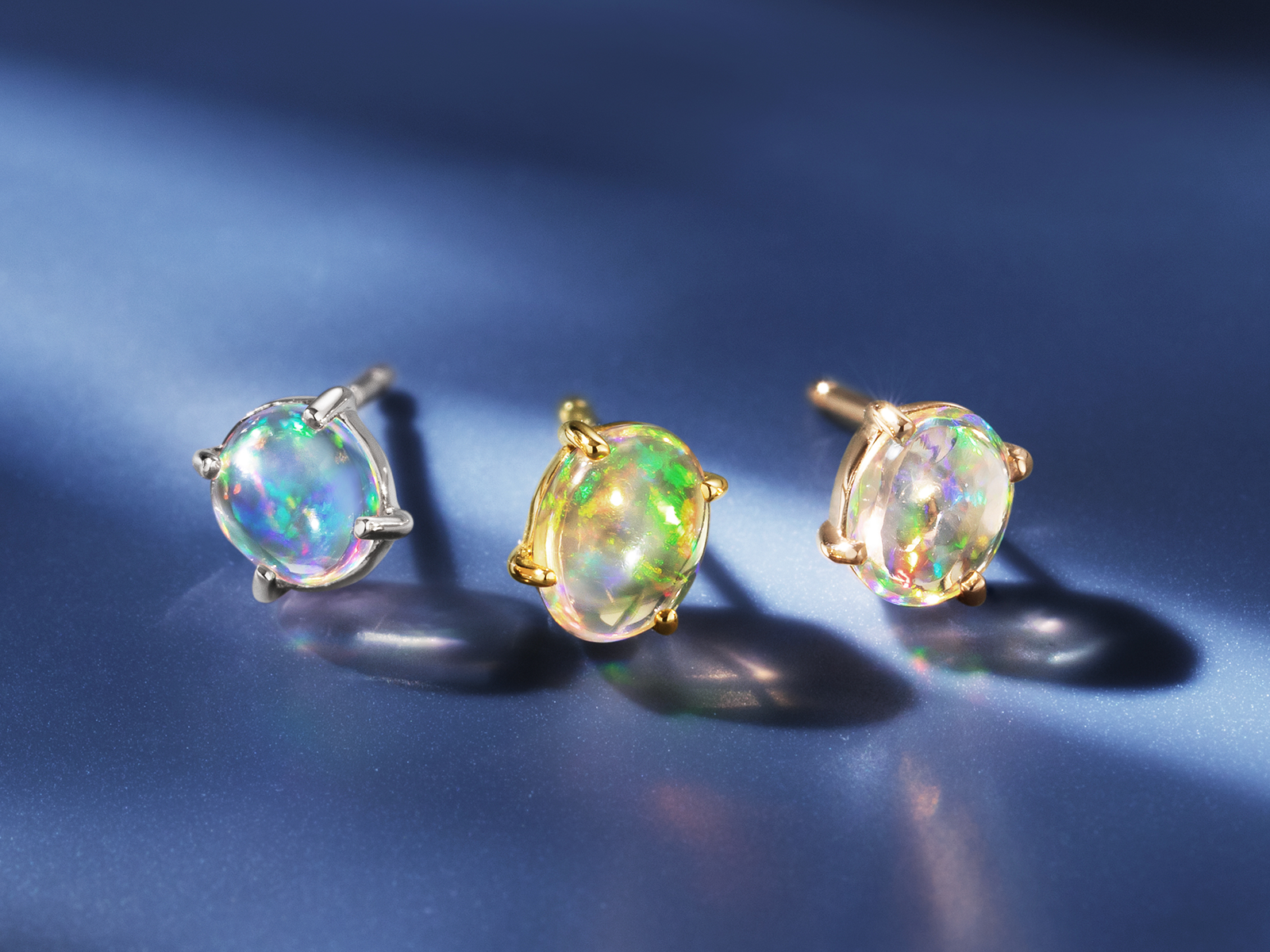 カラフルオパールとクリアカラーストーンのピアス