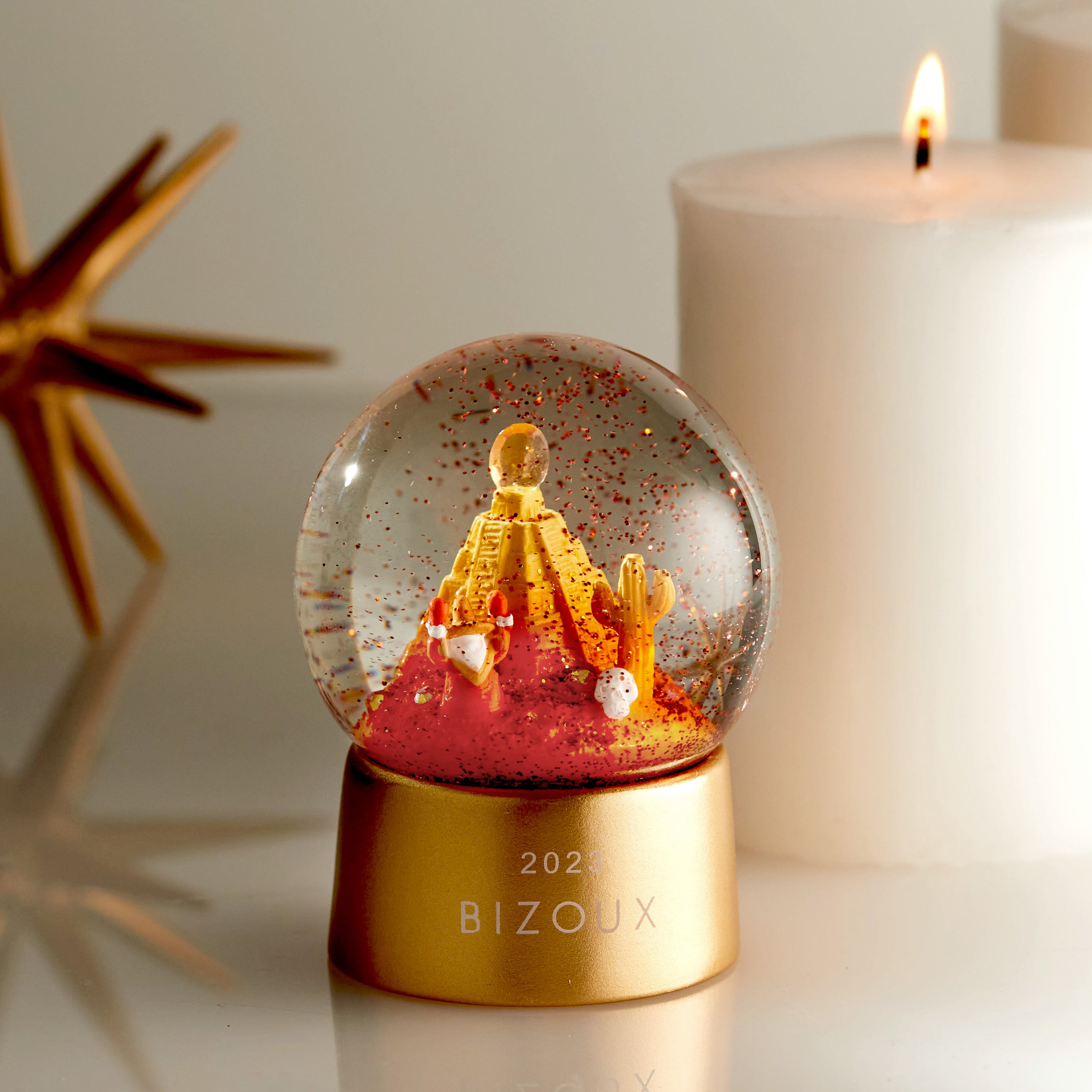 スペシャルノベルティー・鉱山を旅するスノードーム