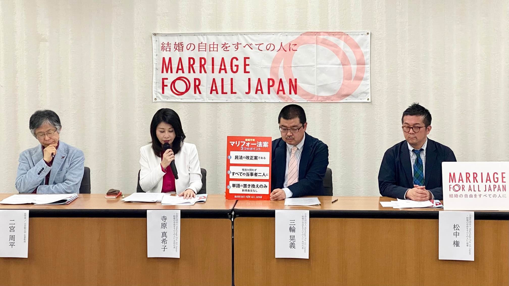 記者会見の様子