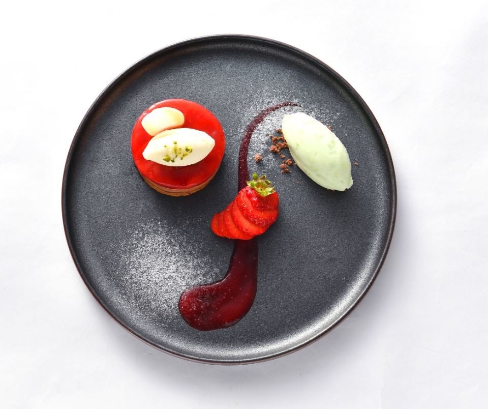 ホワイトチョコムースのパブロワ風～柑橘のソルベと共に～