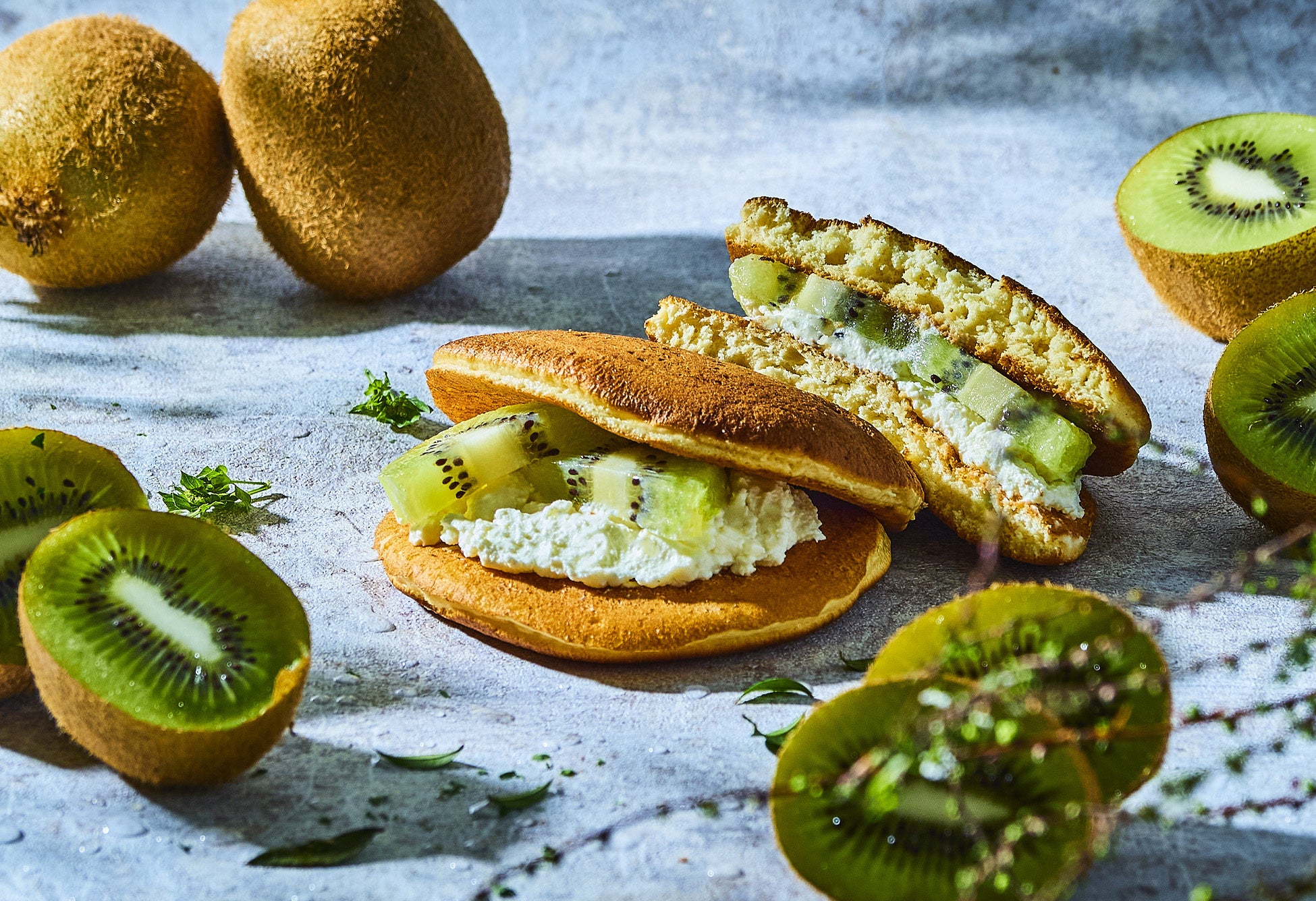 2月限定どらやき「キウイクリームチーズどら」