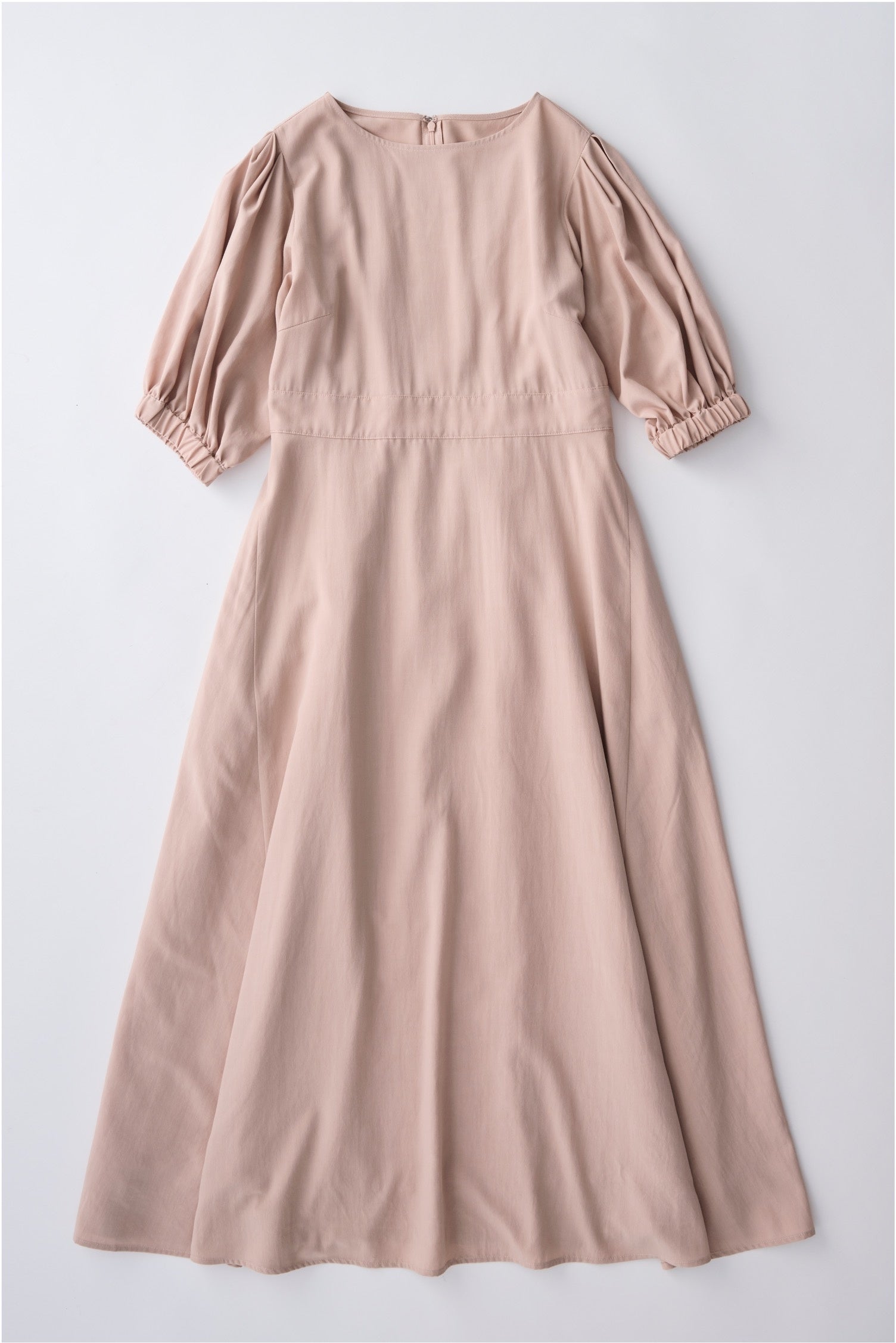 クラシカルフェミニンドレス