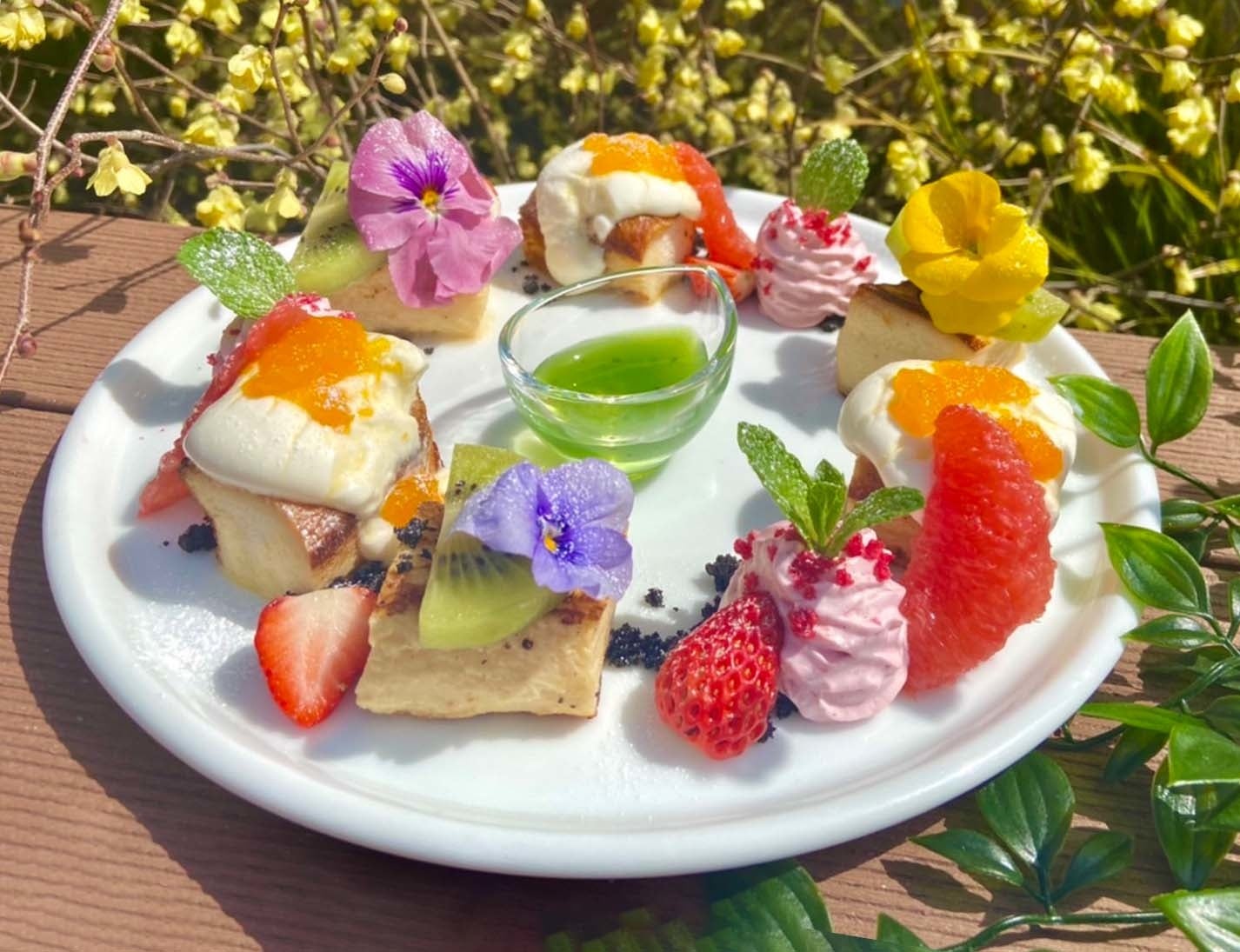 春の彩りフルーツガーデンフレンチトースト1400円(税込)