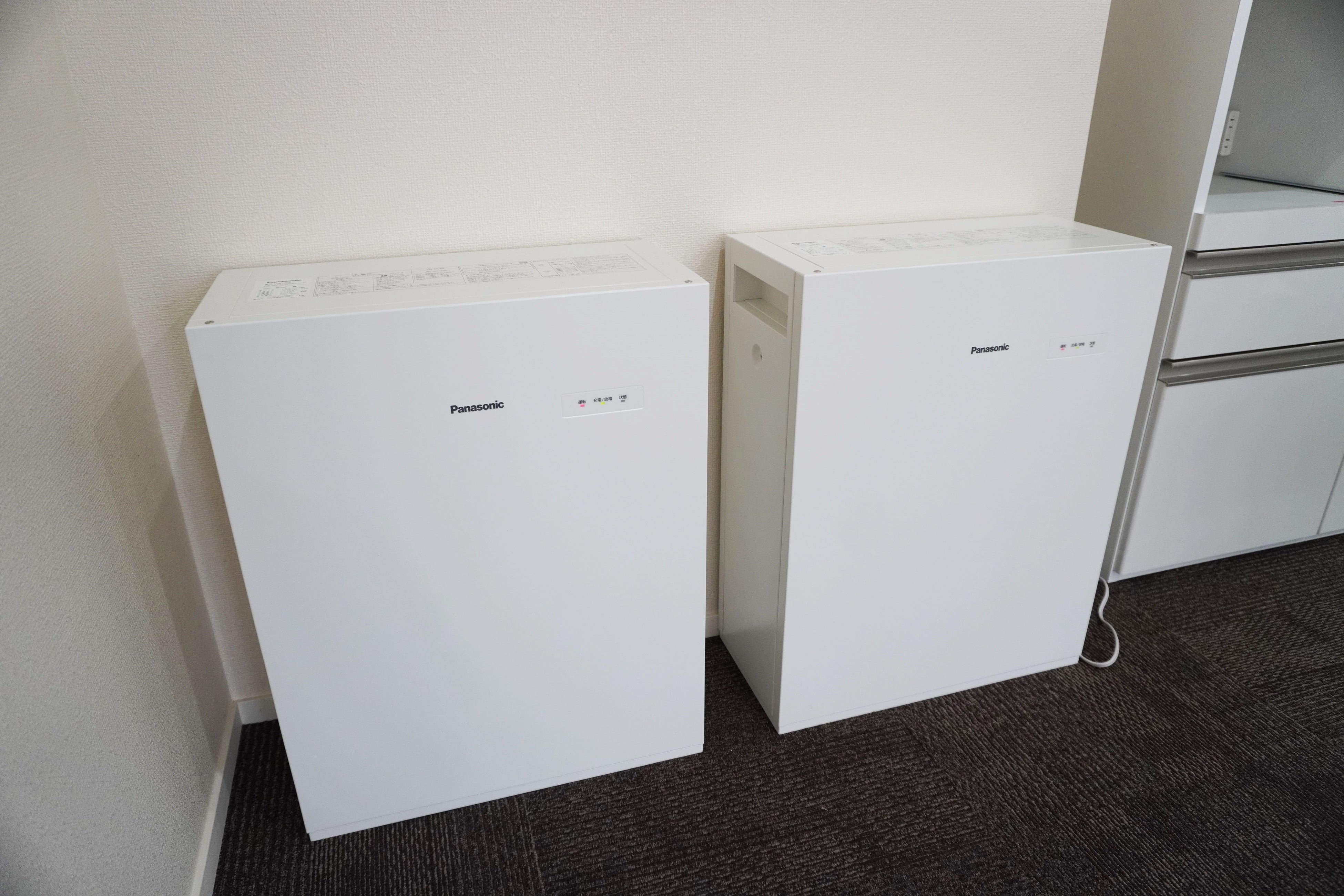 蓄電池は太陽光発電から蓄えられた電力を災害時に活用します