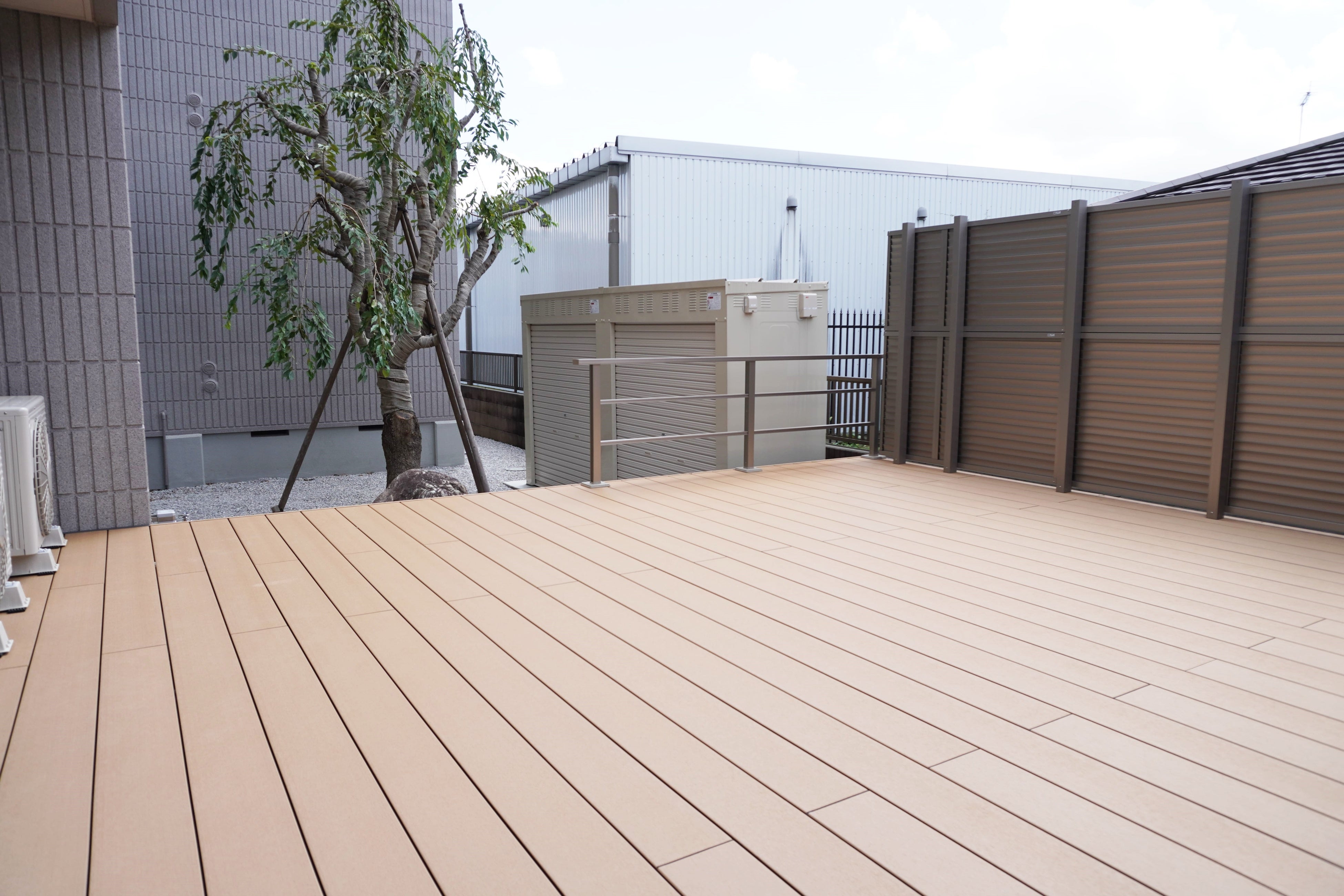 談話室から続くテラスは解放感を感じられます