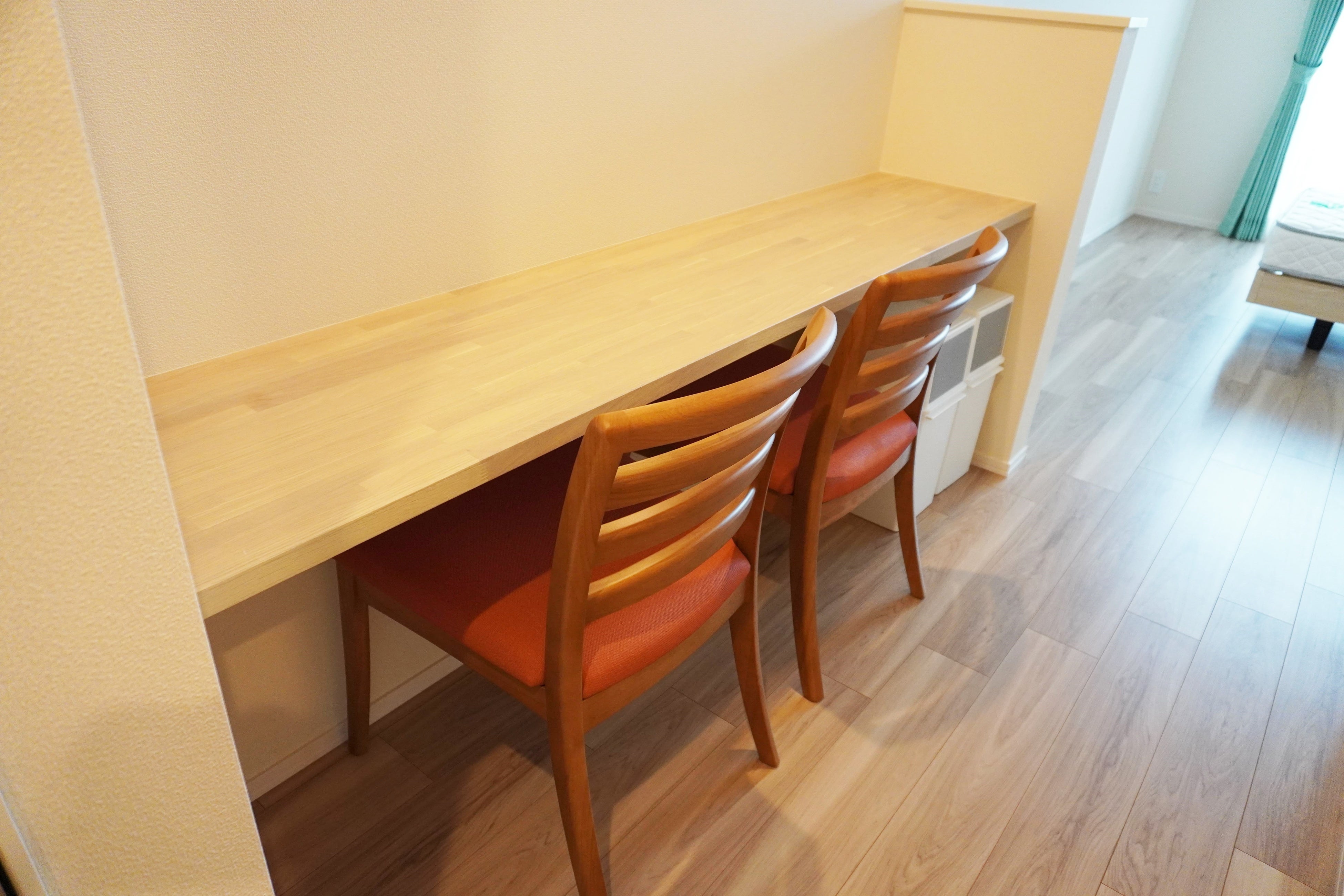 宿泊棟は全室に自習に便利なデスクを完備