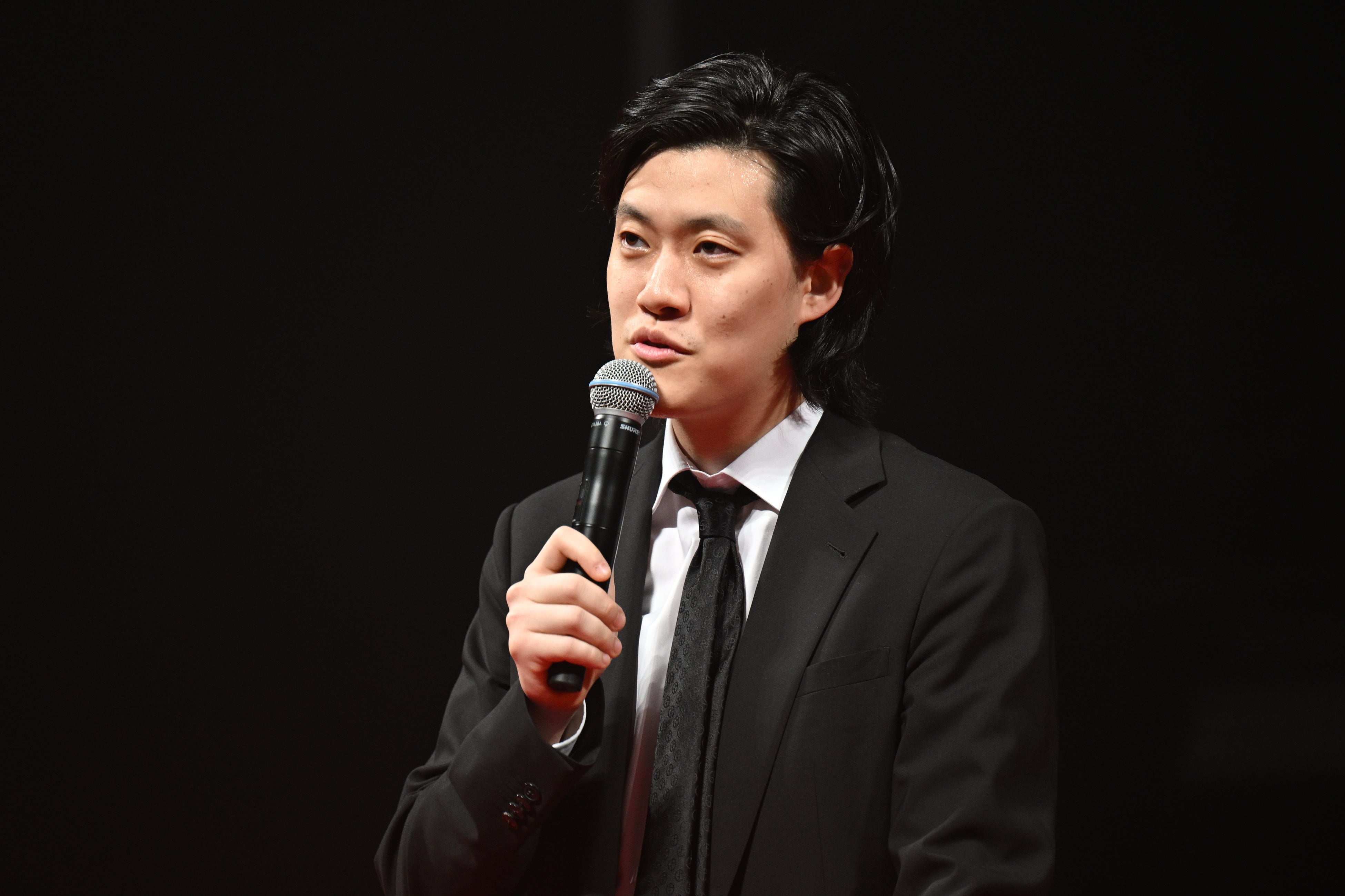 バンタン入学式2026に霜降り明星・粗品氏がサプライズゲストとして登場