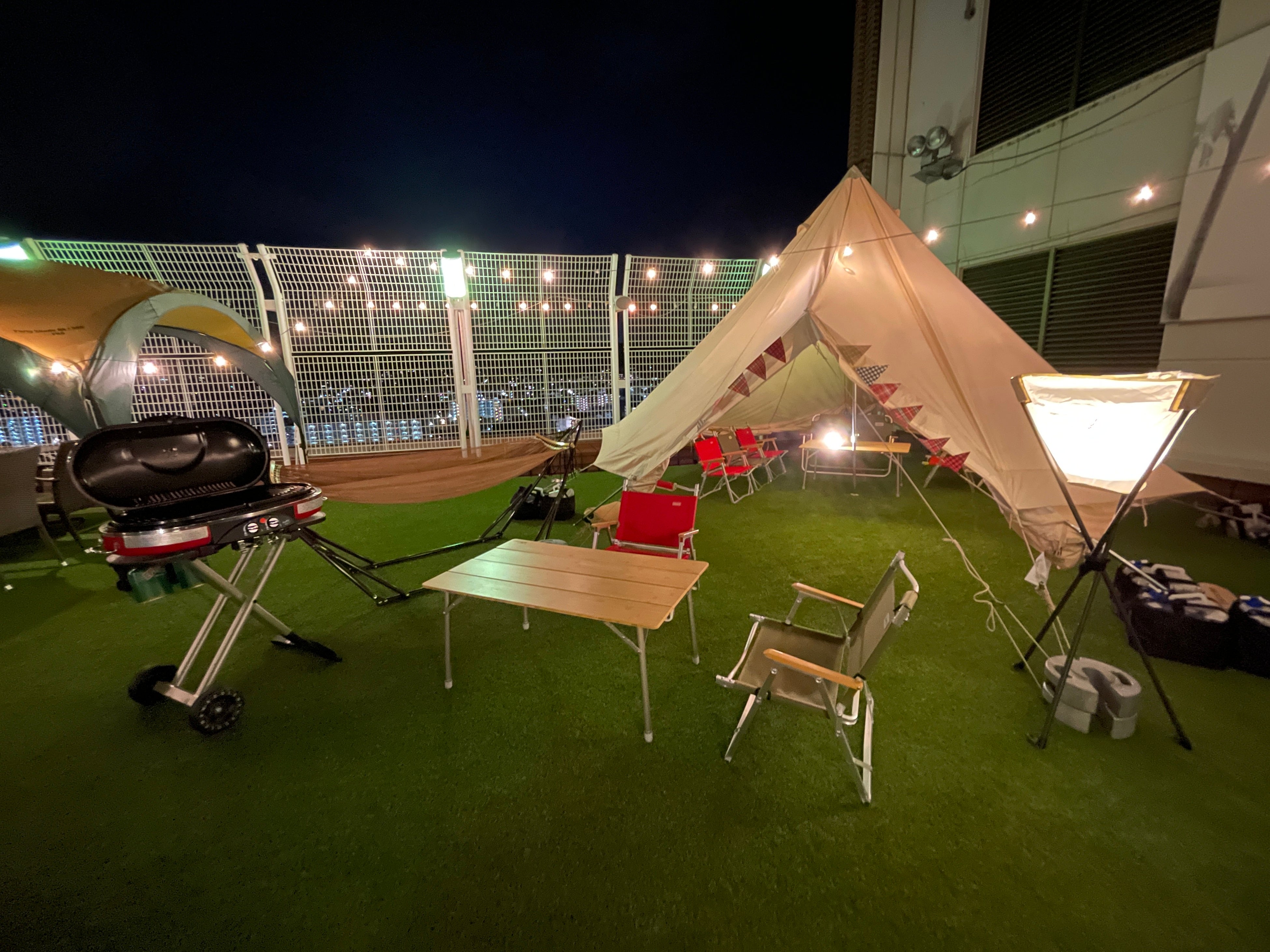 グランピングBBQエリア（夜）