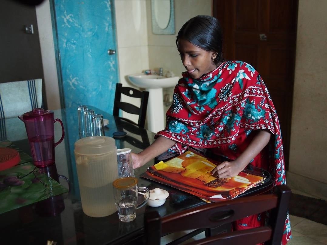 ＜家事使用人として働く少女＞ （コロナ禍前に撮影）