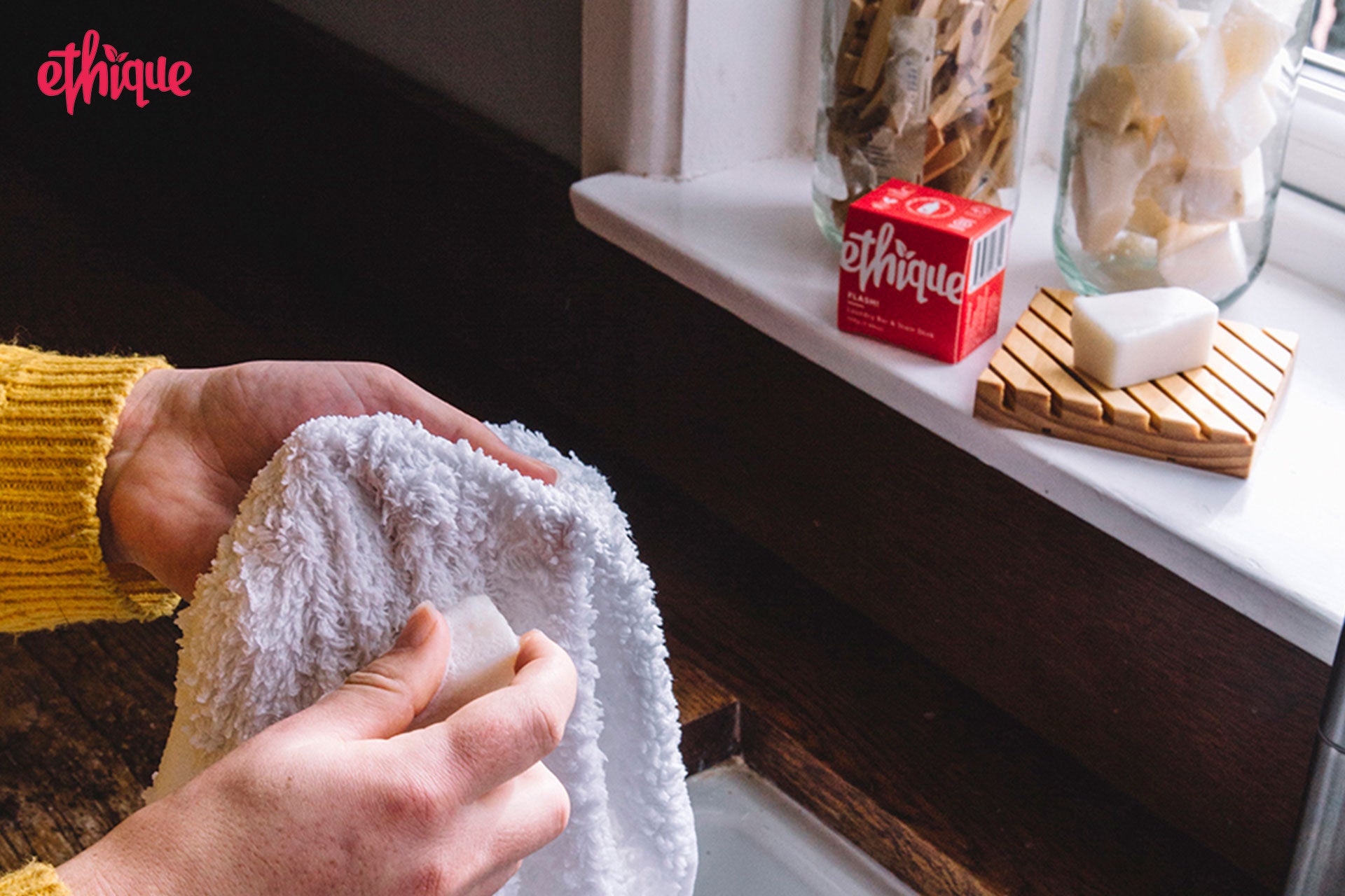 パーム油フリー！地球にやさしい生分解性原料を使用した洗濯・台所用固形洗剤