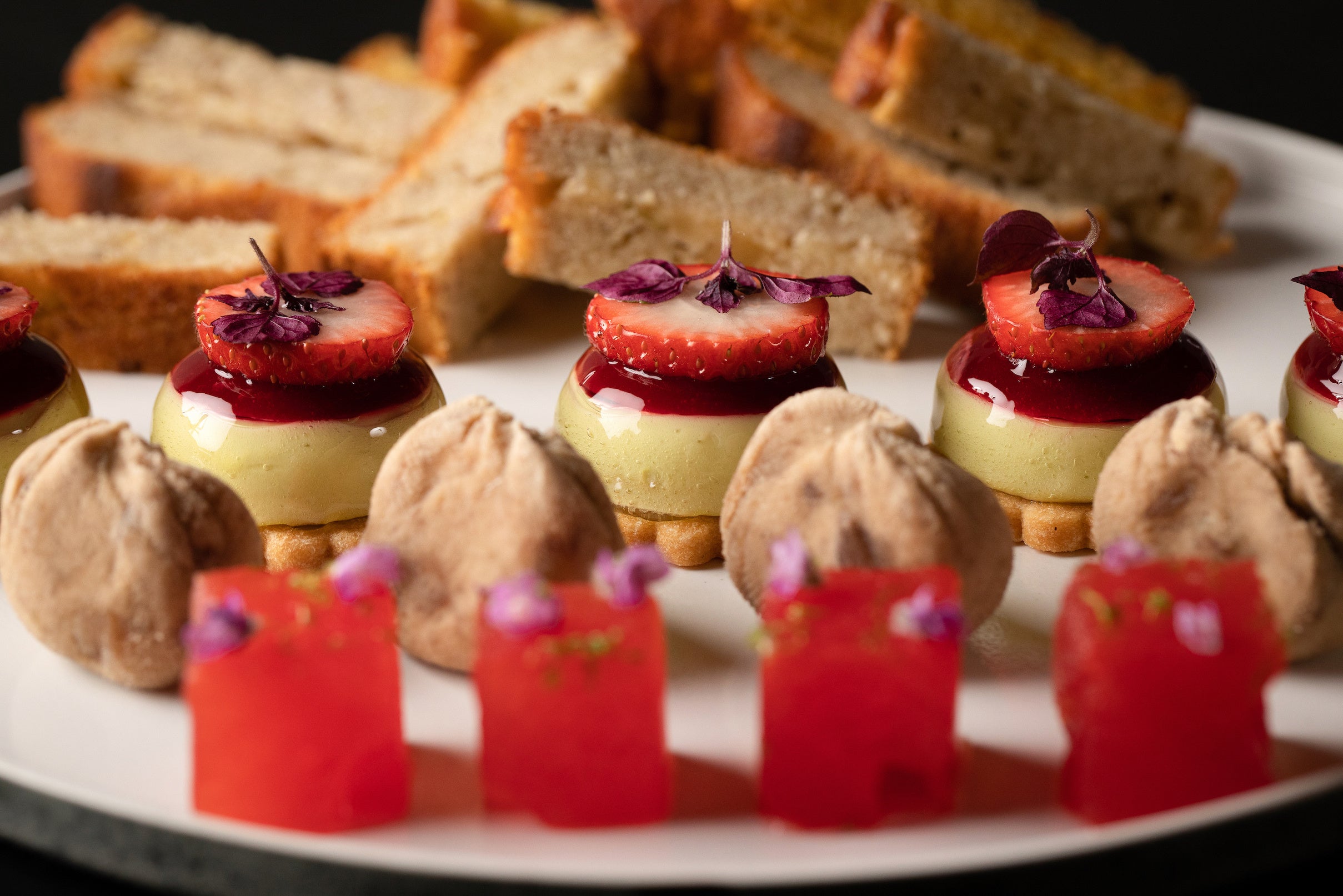 約10種類のミニャルディーズをご用意