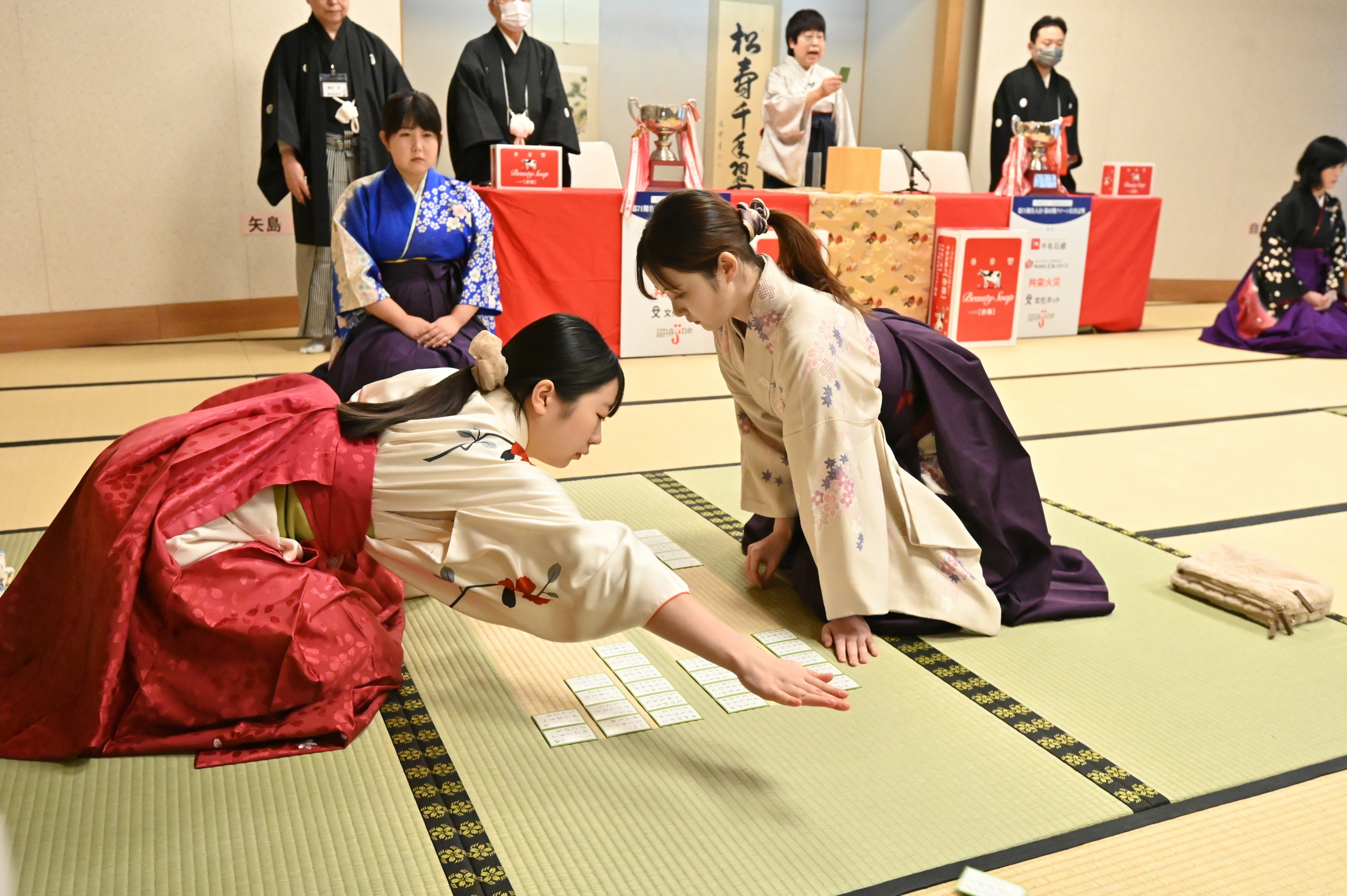 挑む者、守る者。”最強”の名を懸けた戦い　競技かるた「第72期名人位・第70期クイーン位決定戦」
