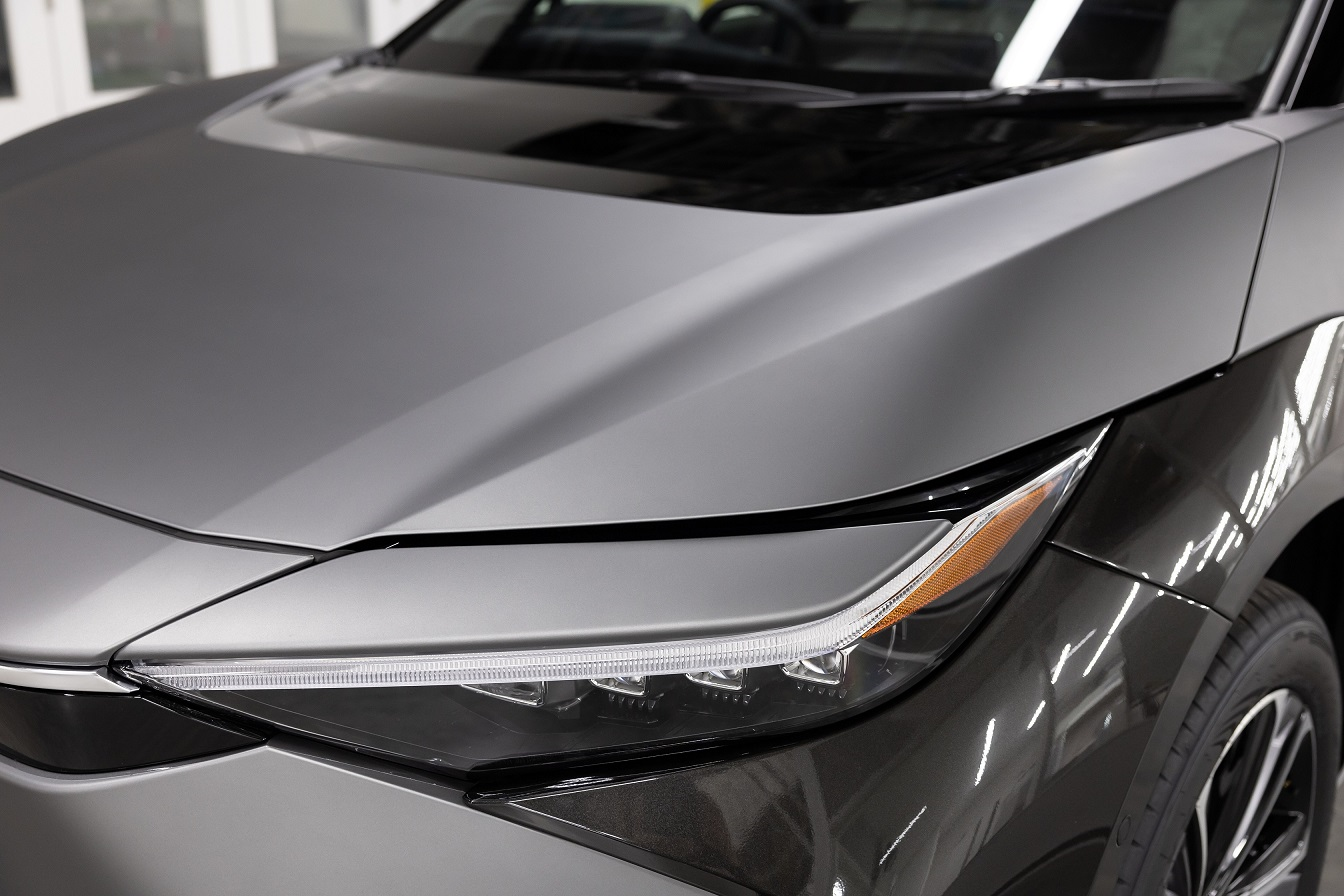 「剥がせるボディカラー」を施工したbZ4X