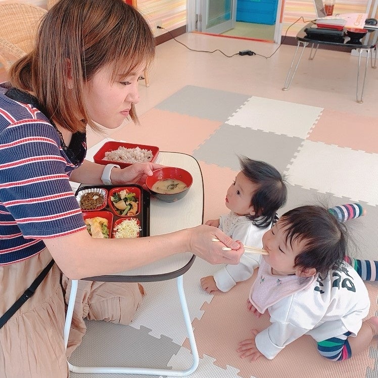 ママと一緒に出社してランチも