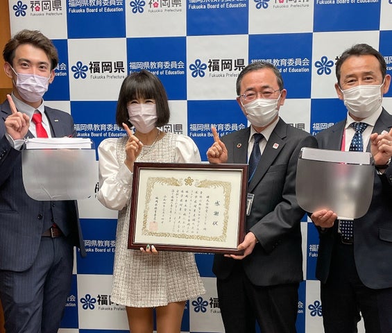 (中央)岩本CEOと吉田法稔教育長