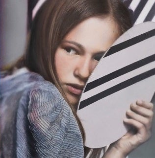 「一角と鬣 The Unicorn and the Lion」Usukubo Kaoru, The Flower Language of 　Almonds, 2021, photo by　Nobutada Omote