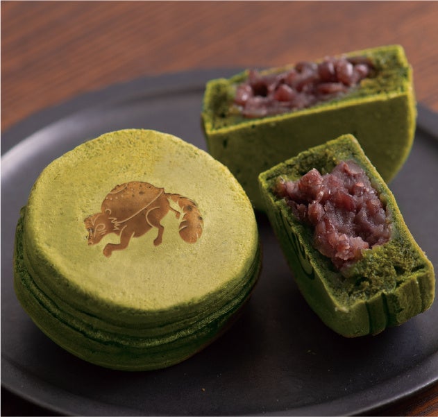 抹茶を練りこんだ自家製生地に6種類の餡をたっぷり入れております。