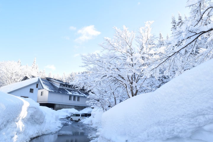 毎年12月−3月は雪に覆われる津南醸造