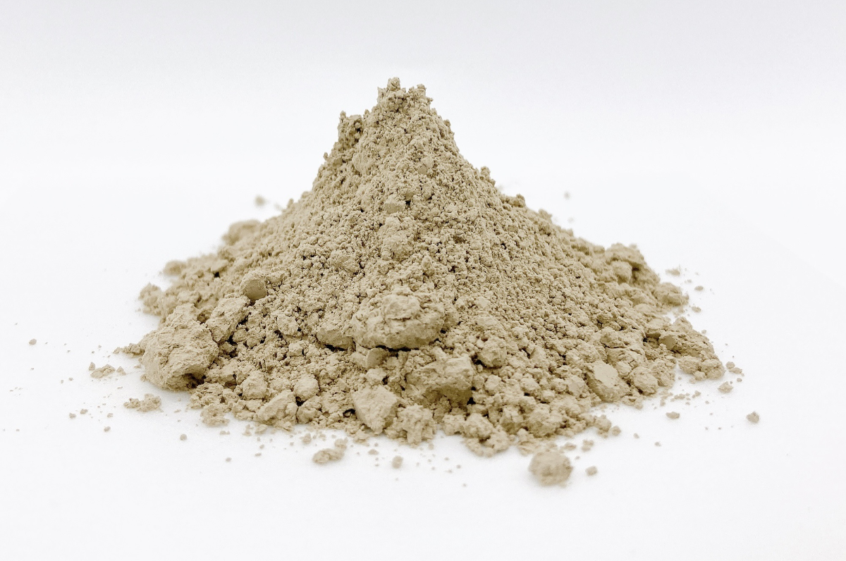 ホッカイドウアカンクレイイメージ：北海道釧路の阿寒カルデラ地帯で採れる貴重なミネラル。1000万〜2500万年前（推定）に生息していた苔虫類の化石が、 地殻変動によって地上に出てきた貴重な天然資源。