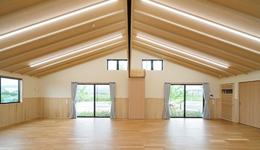 開成自治会館室内