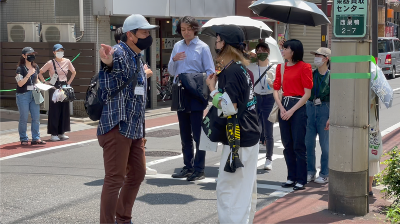 平野招聘教授の指示のもと現場を取り仕切る学生