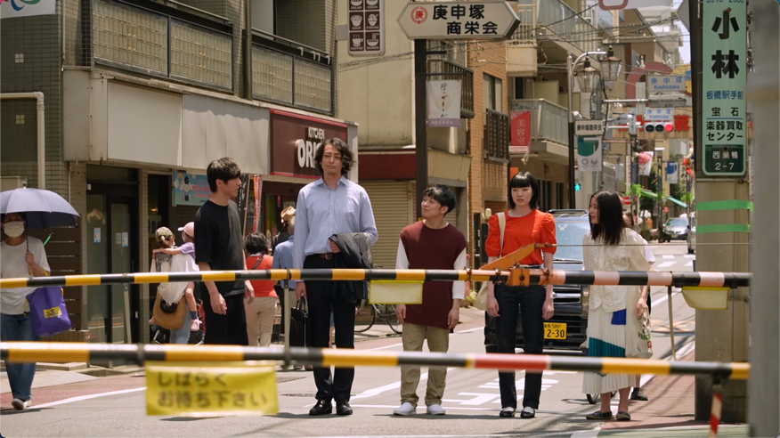 【ストーリー】 大学卒業後、１０年ぶりに巣鴨の街に集まったかつての仲間たち。 近況報告や思い出話で盛り上がるが…。