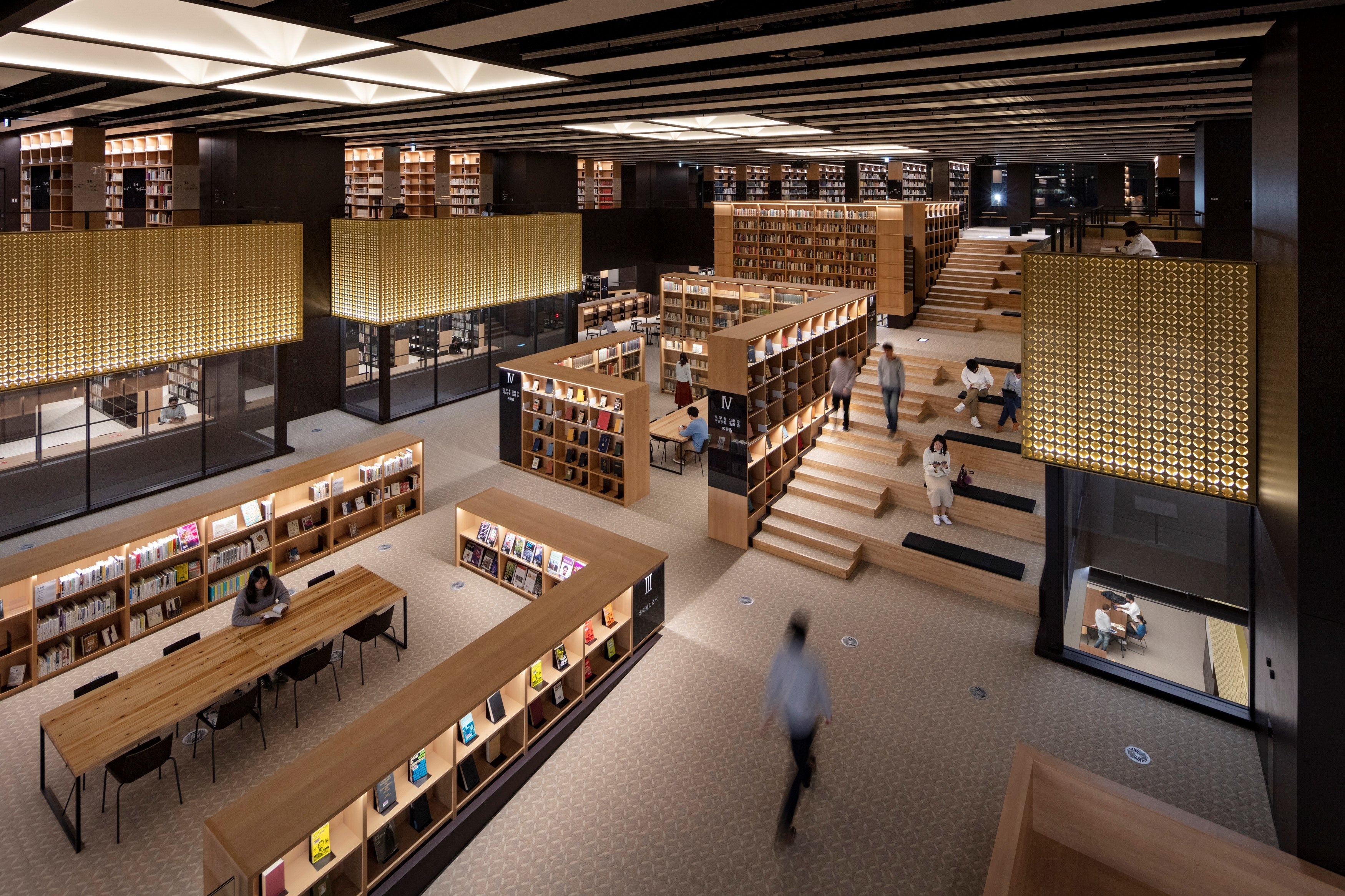 総合メディア・センターの役割をもつライブラリー・フロア