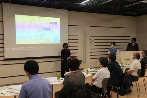 昨年「AR謎解き」プロジェクトの様子。商店街の関係者と綿密な打ち合わせを実施