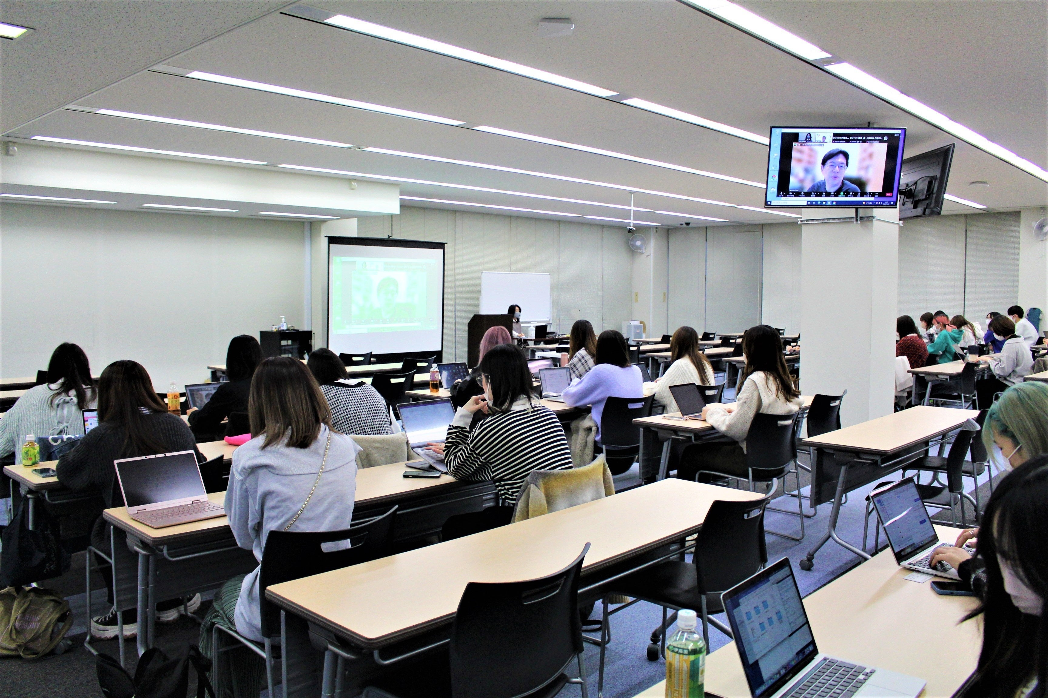 第1回目の授業は、各地の講師の皆様とオンラインでつながりました。