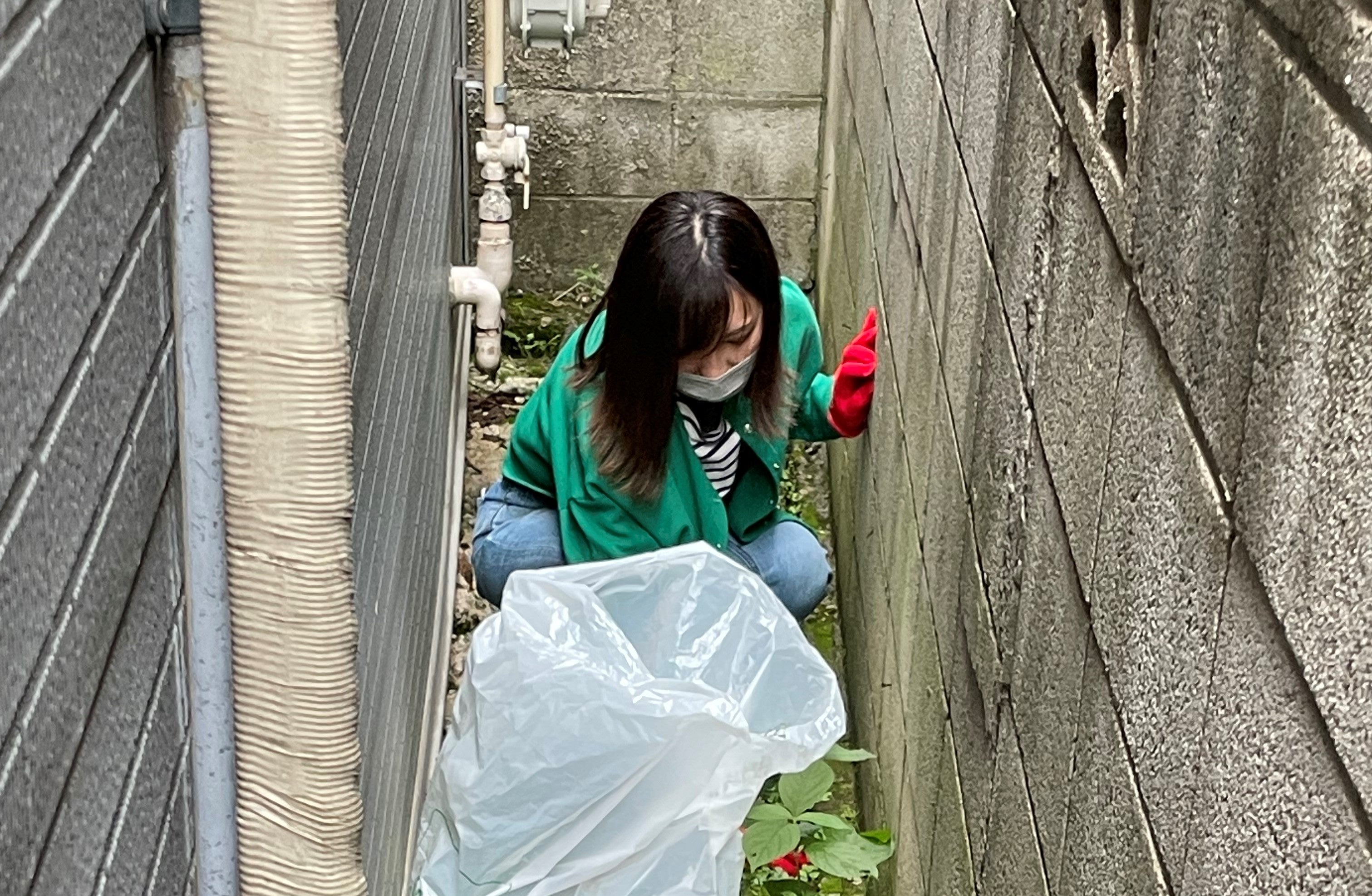 2022年度以前の依頼者宅への訪問の様子　草むしり