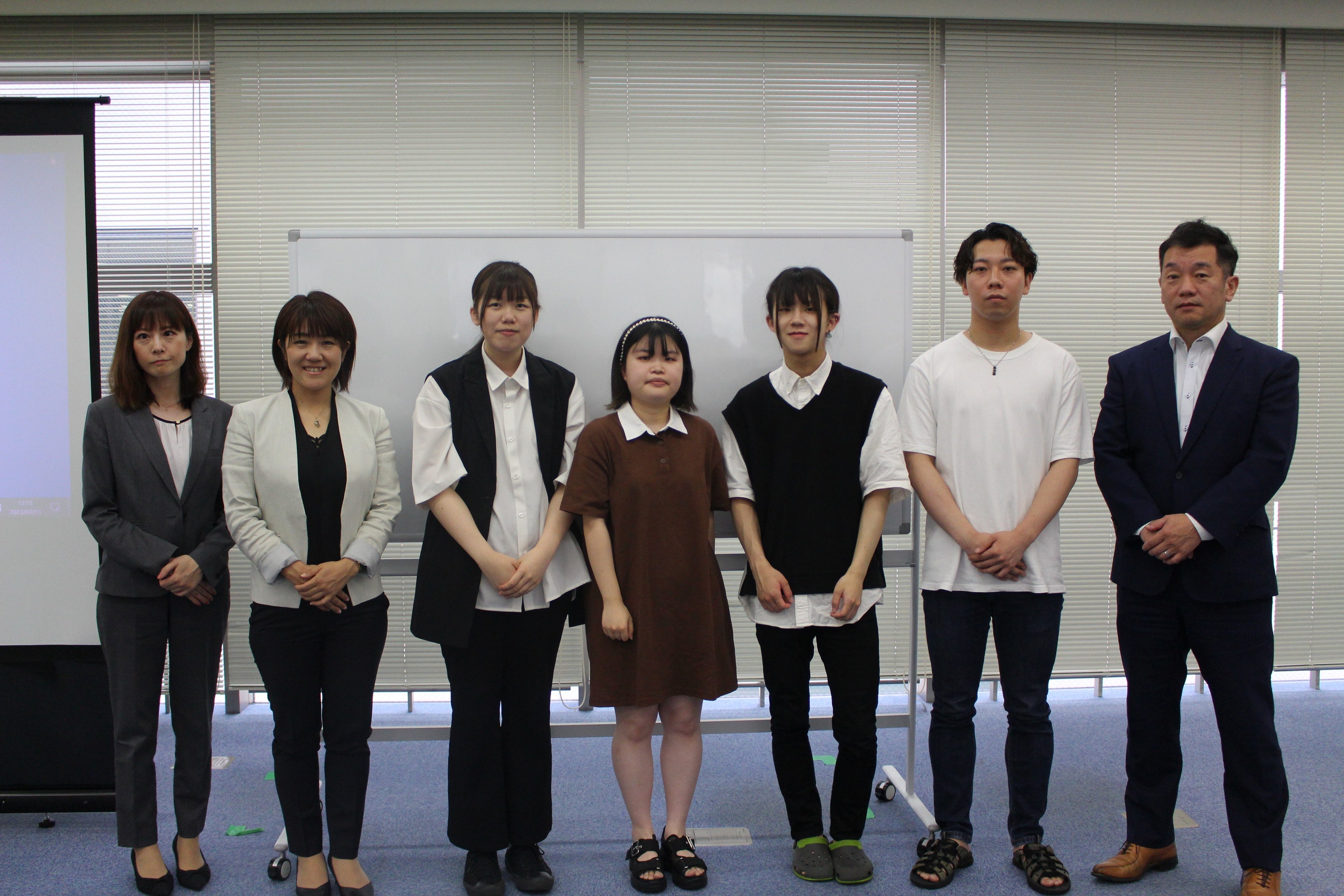 優秀賞受賞チームの学生と協力企業・団体のご担当者様