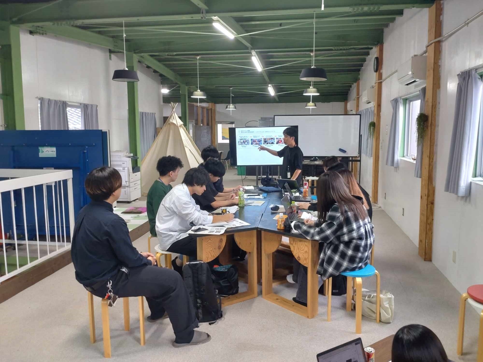 本学地域創生学科学生による益田市での実習の様子