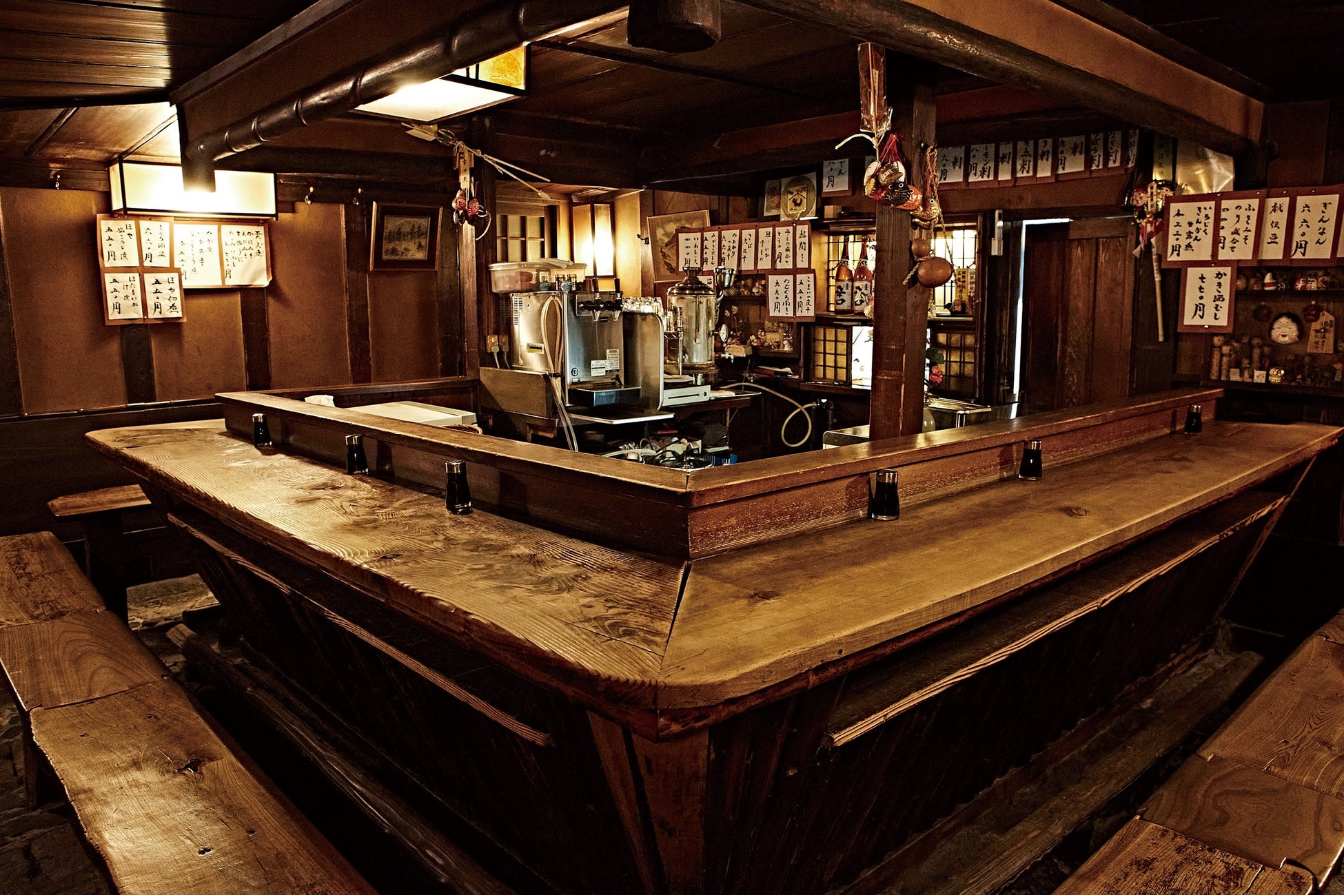 ●「源氏」のコの字カウンター