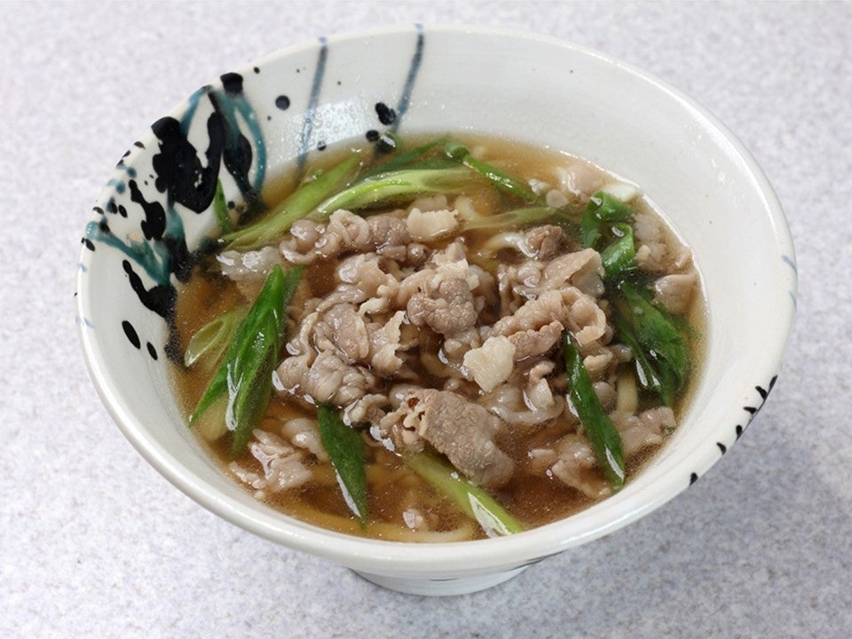 新名神 鈴鹿PA（集約） うどんとそば　伊のいち　松阪牛の肉うどん 980円