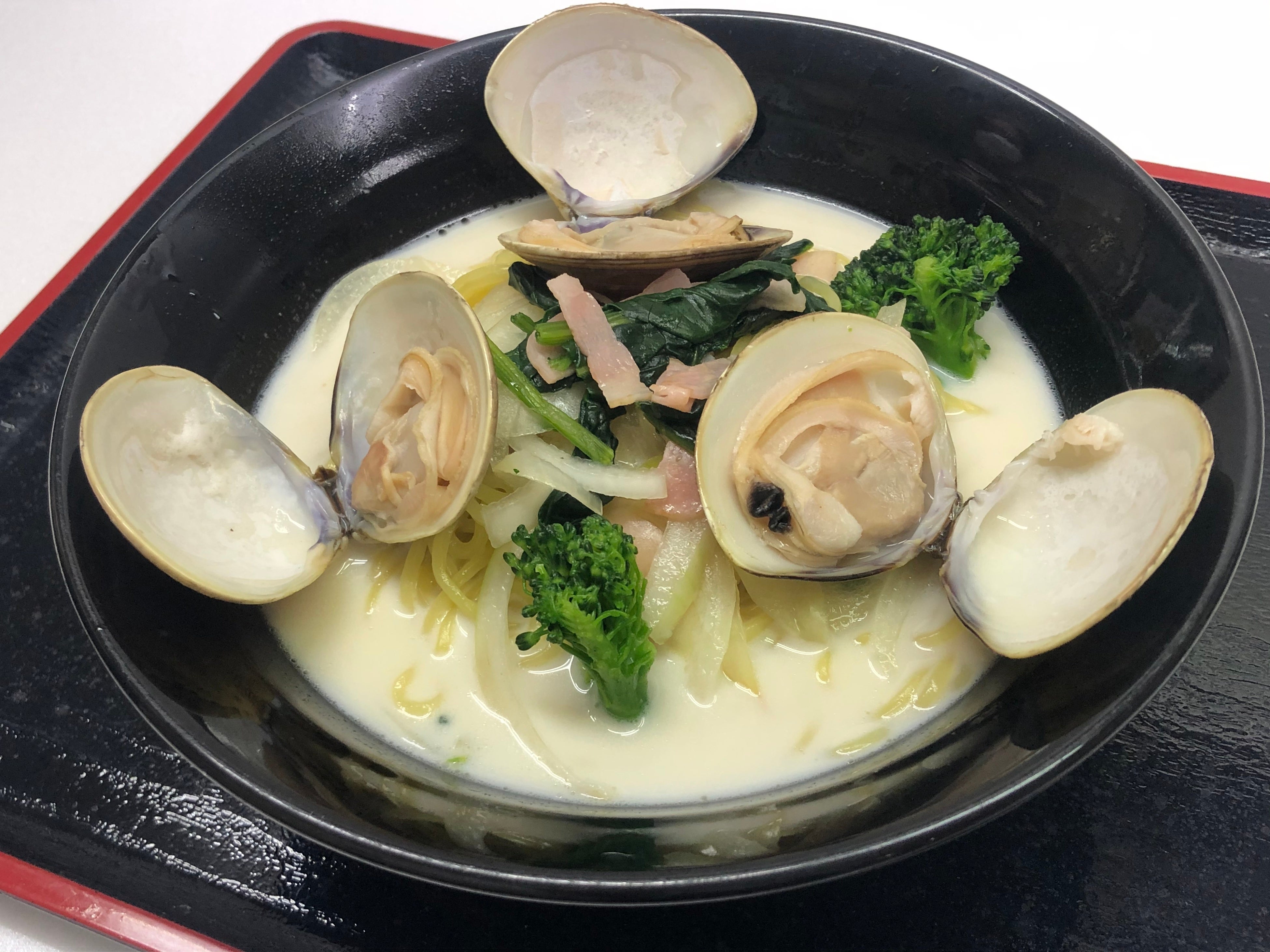 東名阪道 大山田PA（下り） クラムチャウダー風　はまぐりラーメン 980円