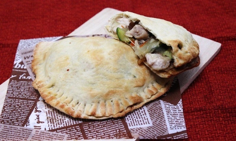 【愛知学院大学】名古屋コーチンの包み焼きピザ（500円）＜入選＞