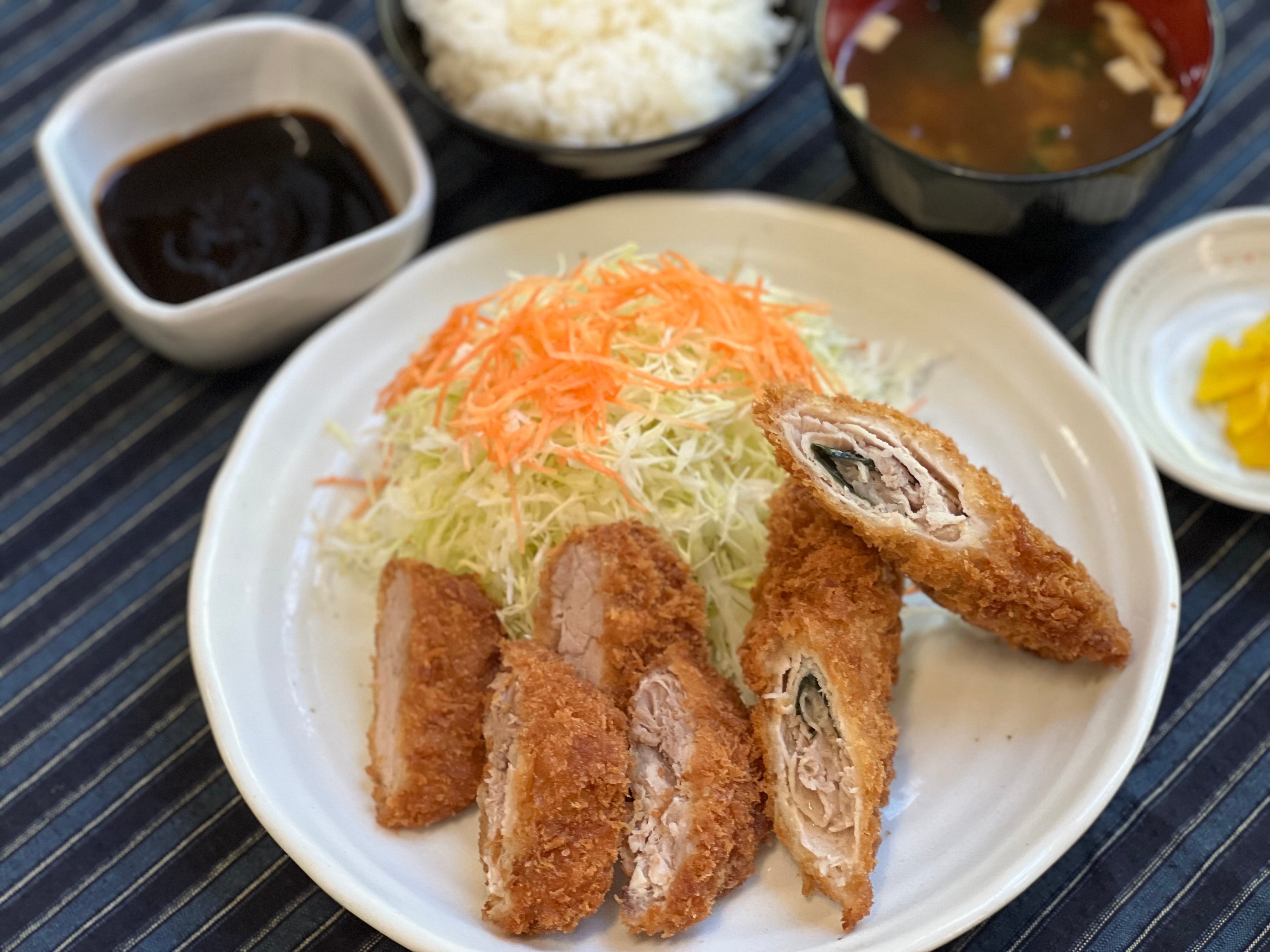 【とんとん食堂】ヒレカツと豚肉の梅しそ巻き定食 1,200円