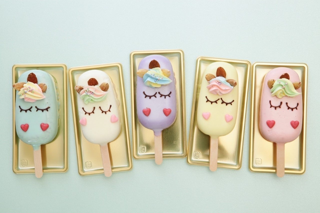 ケーキポプシクル 518円～626円　アイスキャンディー型ムースケーキ