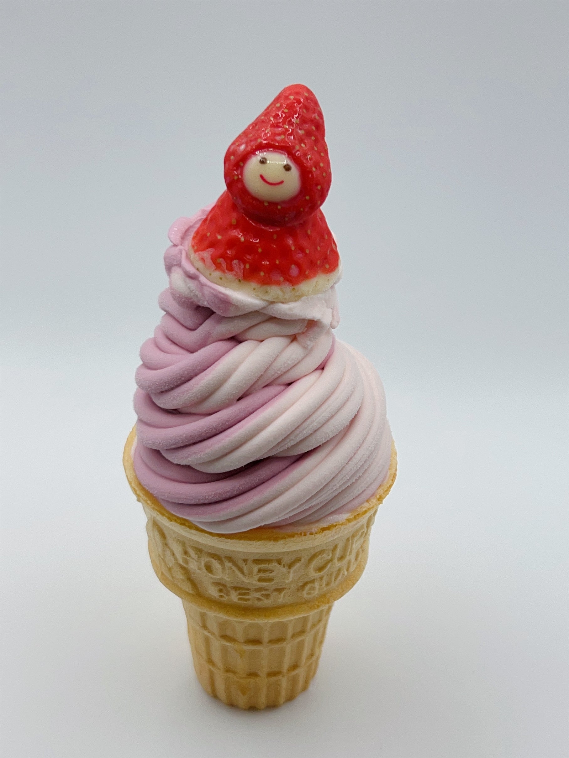 新名神　鈴鹿PA（集約） ヨーグルトモンブランソフト（とちおとめと巨峰） 　500円