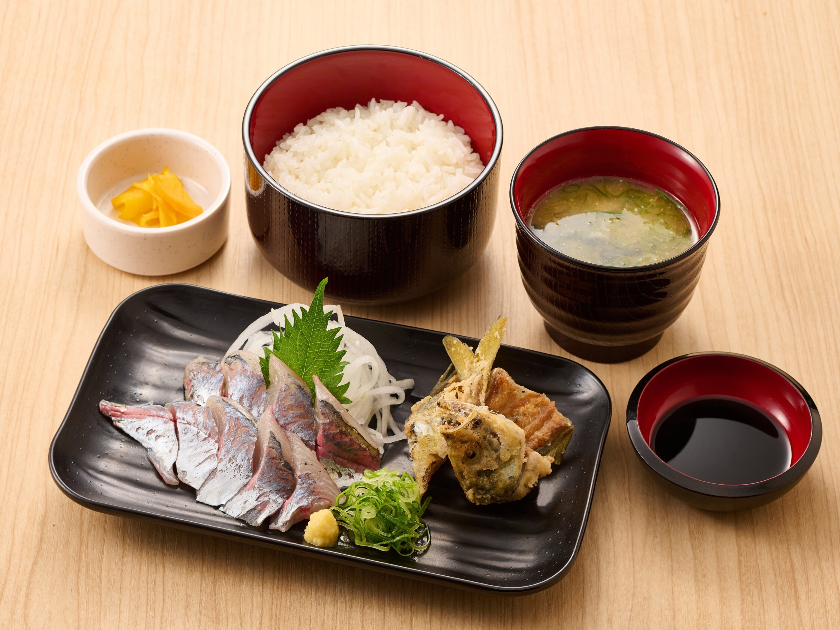 あじのお造り定食（骨せんべい付）　1,300円