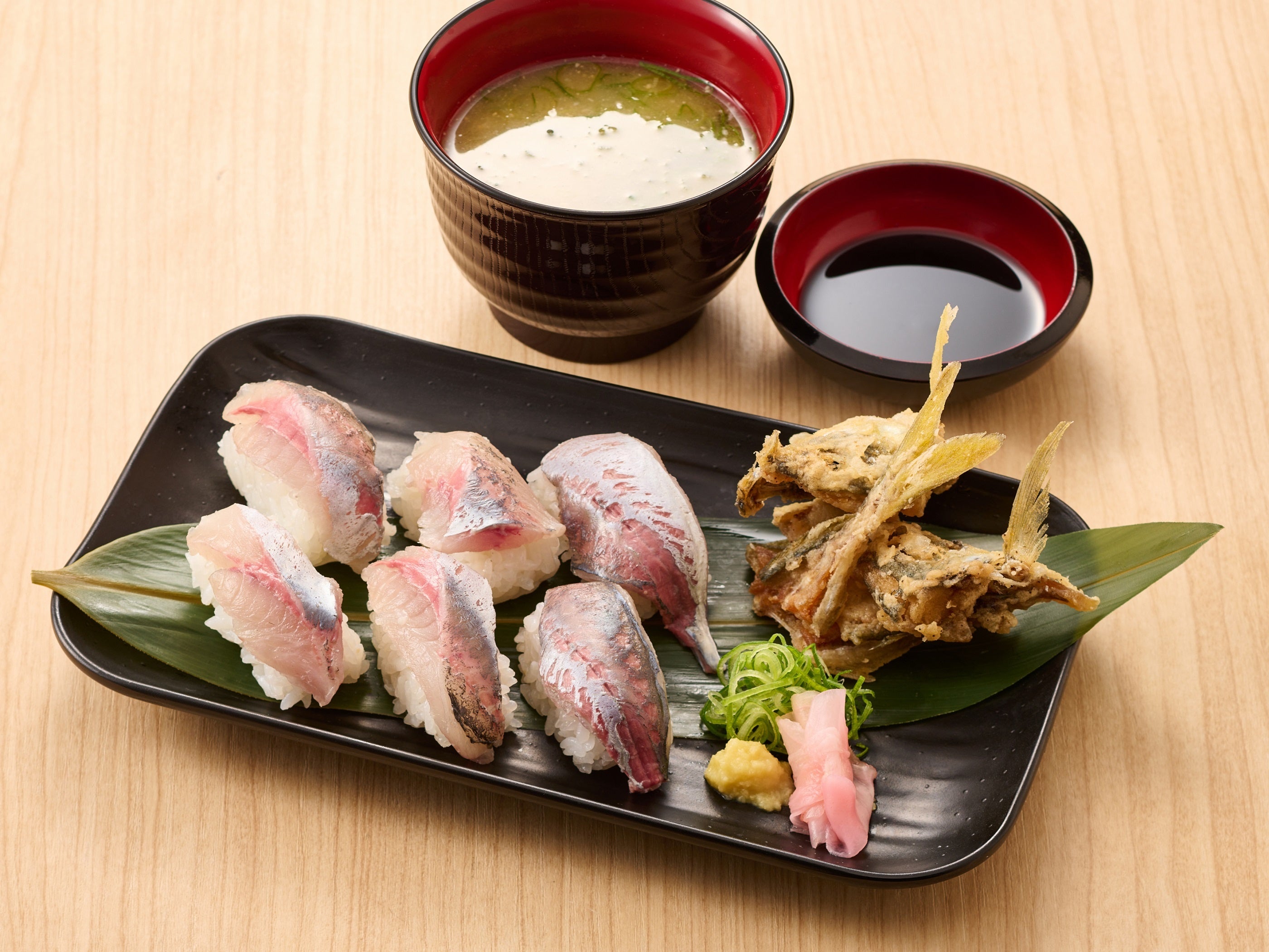 あじの一匹にぎり（骨せんべい付）　1,300円