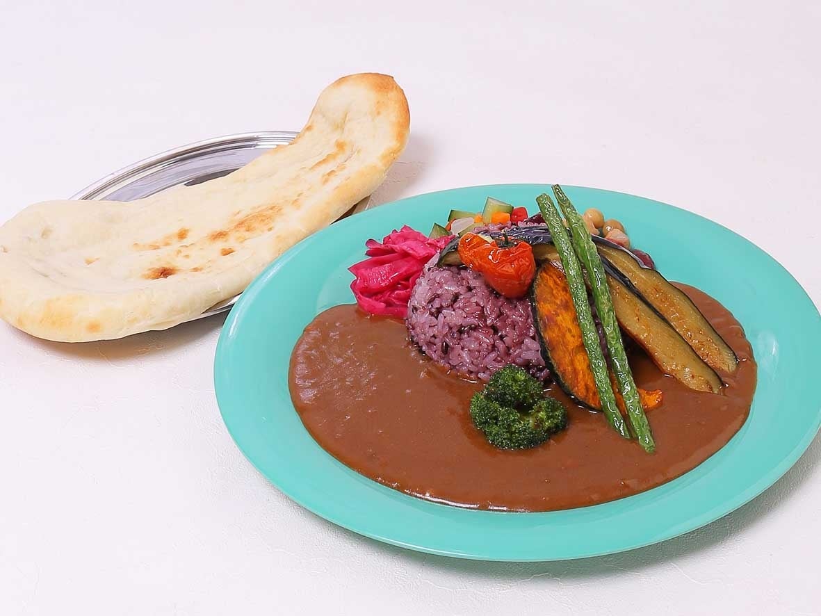 黒米と彩野菜の彩りカレー ナン添え  1,200円
