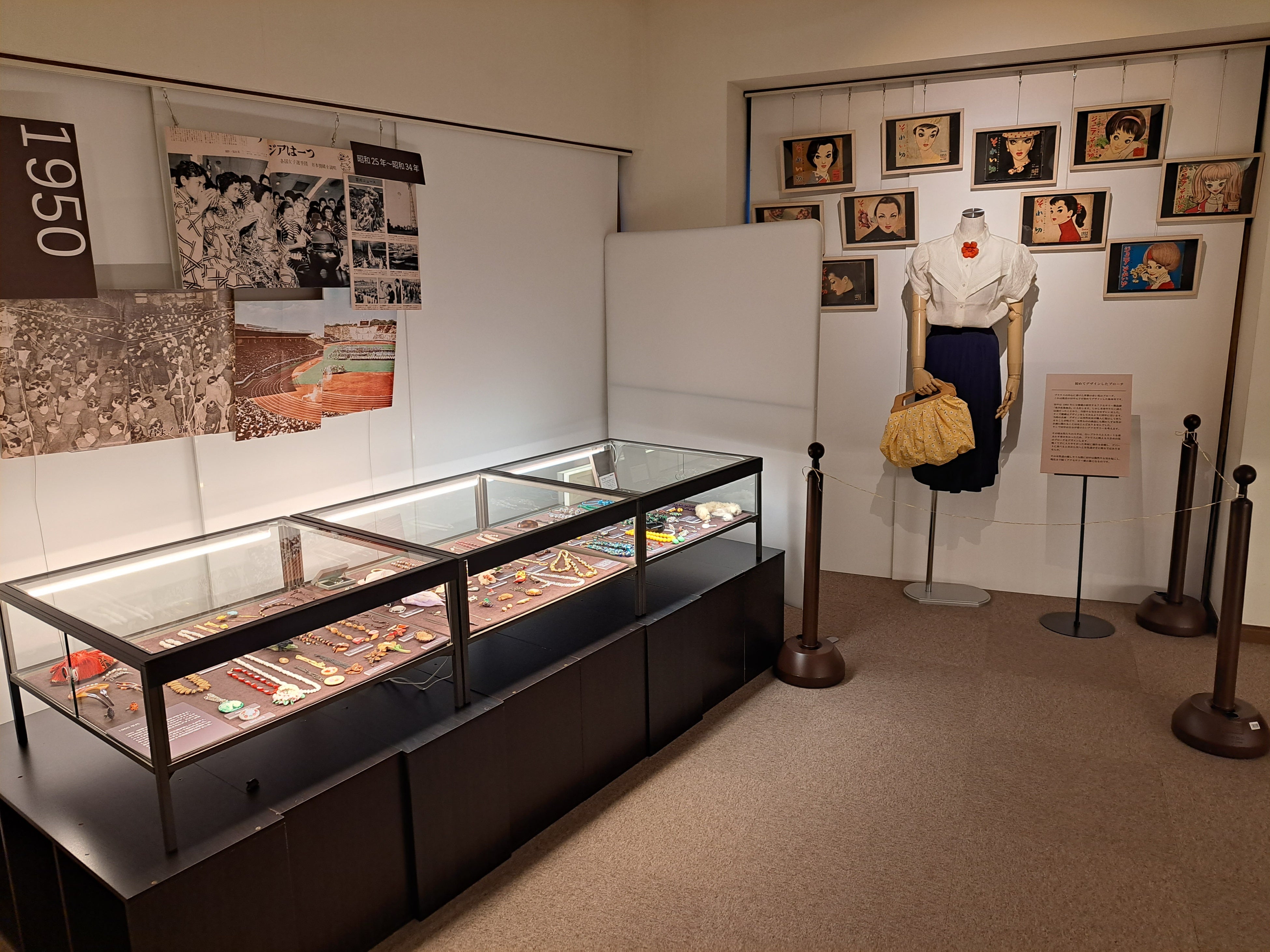 企画展　2階　1950～2000年代の展示