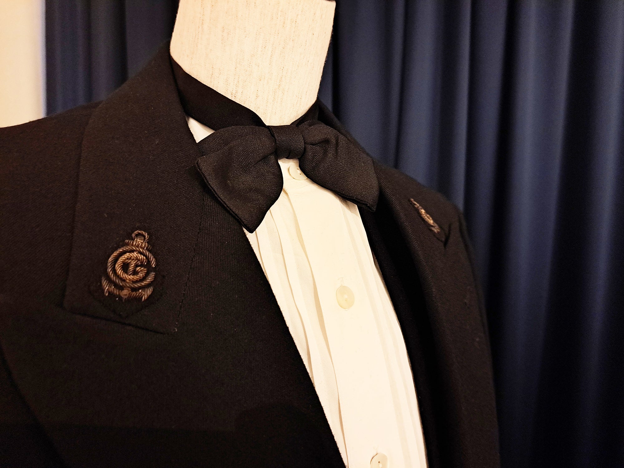 ノルマンディー号の乗務員制服