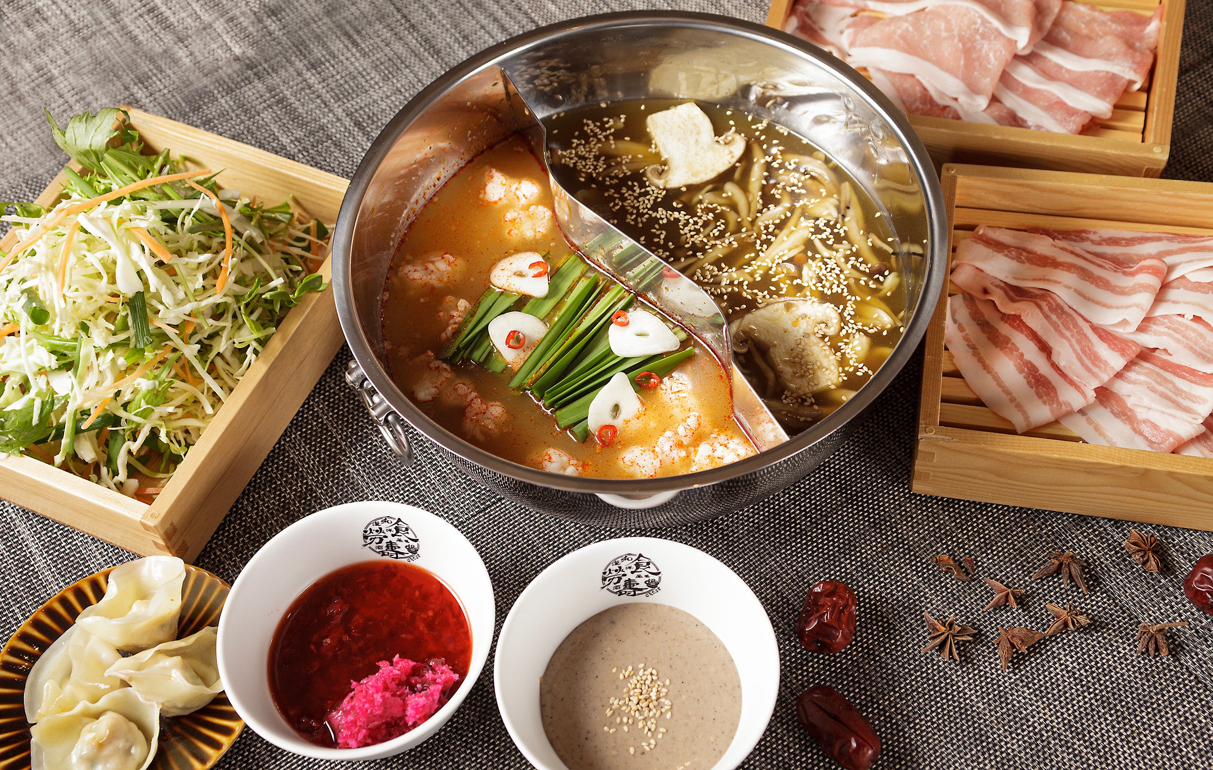 “免疫アップ”味噌麹スープ× 薬膳ブイヨン・ドゥ・レギューム　¥3,970