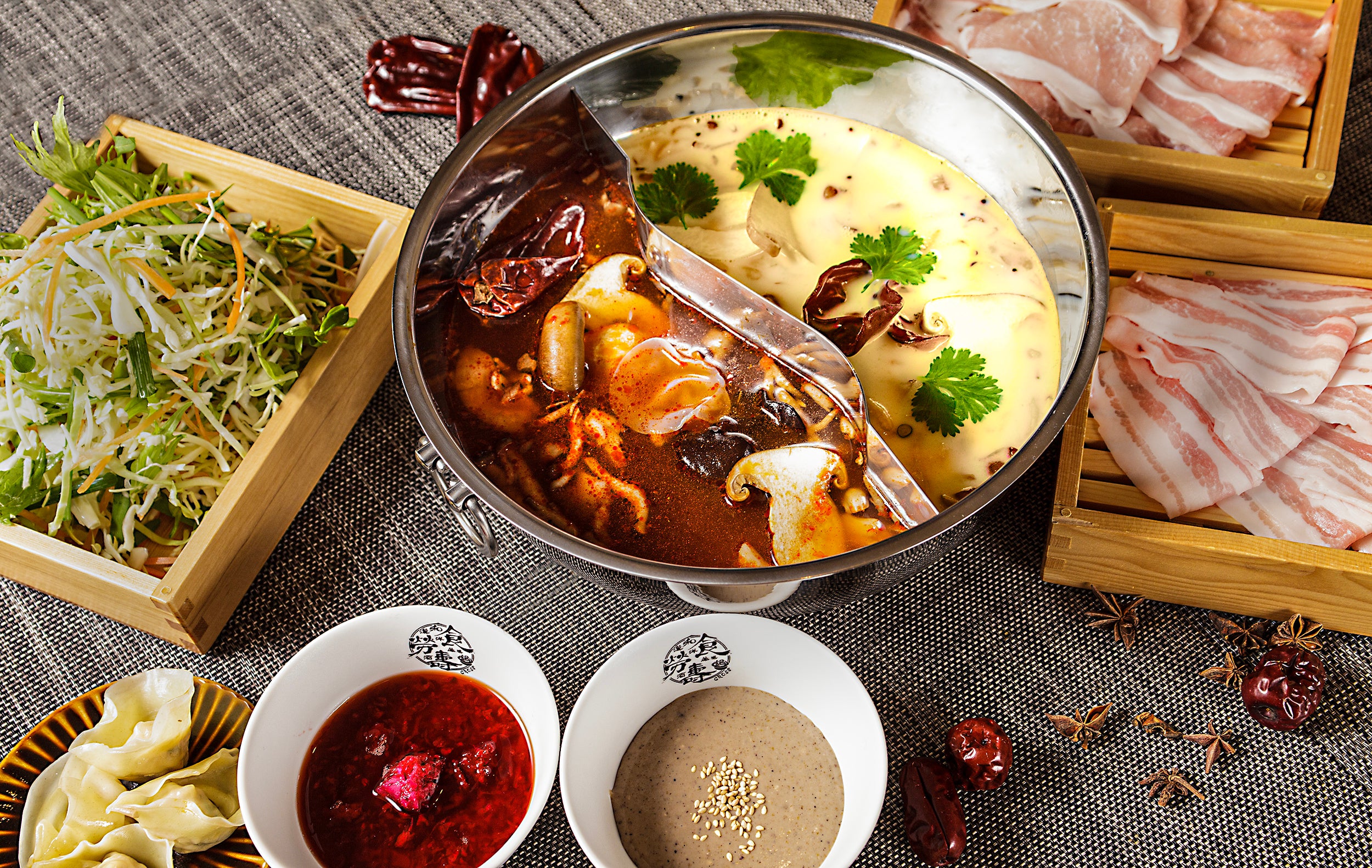 トマト香る火鍋スープ× 豆乳コラーゲン美肌スープ 　¥4,080