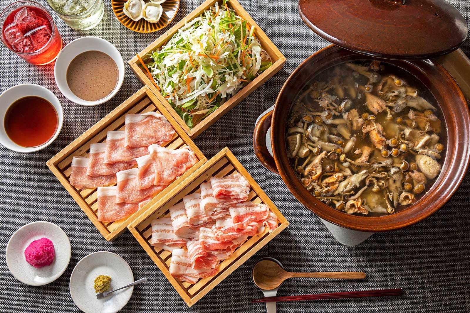 6000食販売した食労寿鍋-cross-