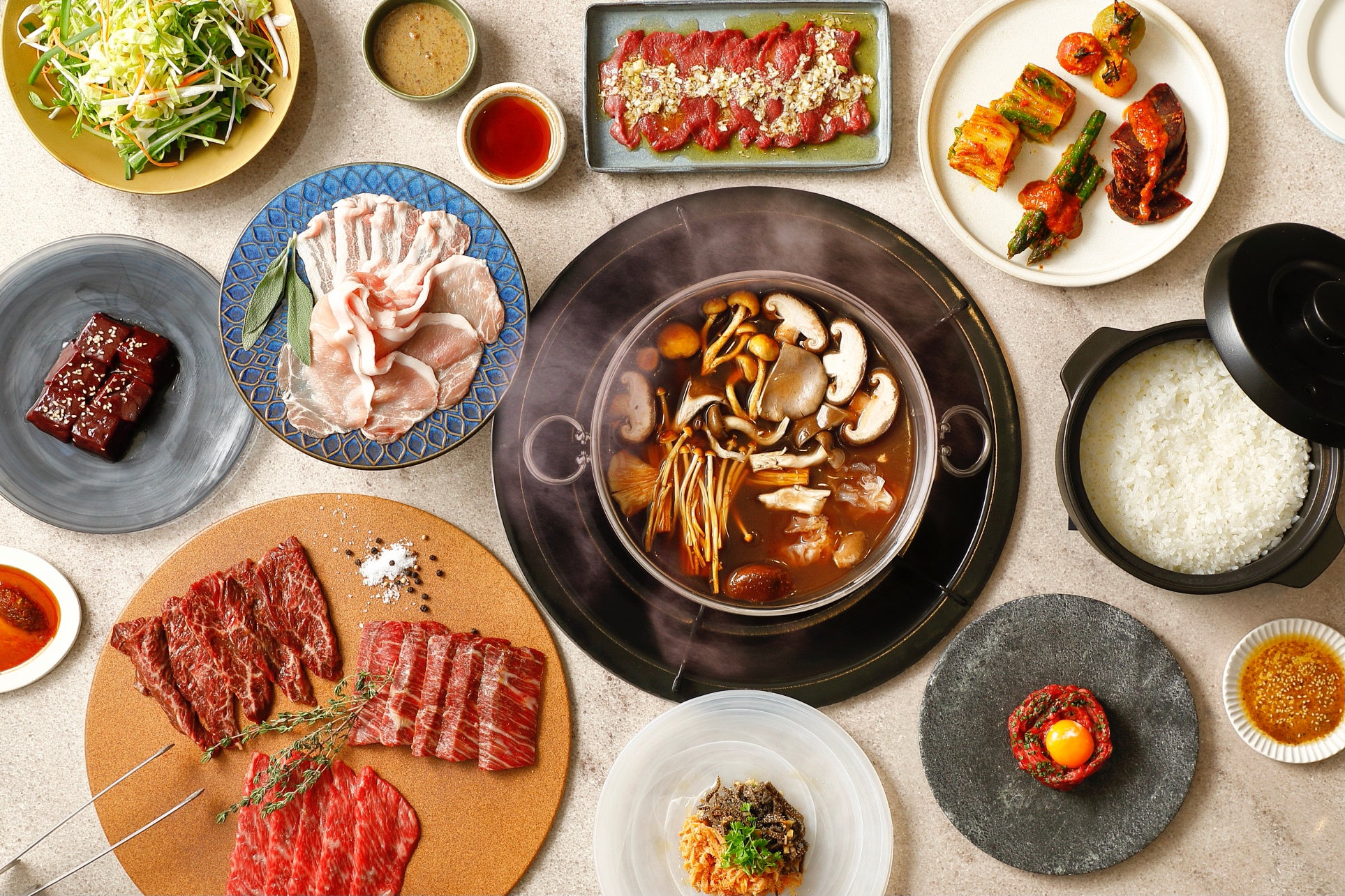 焼肉と薬膳鍋が同時に楽しめるGRILL POT HOUSE